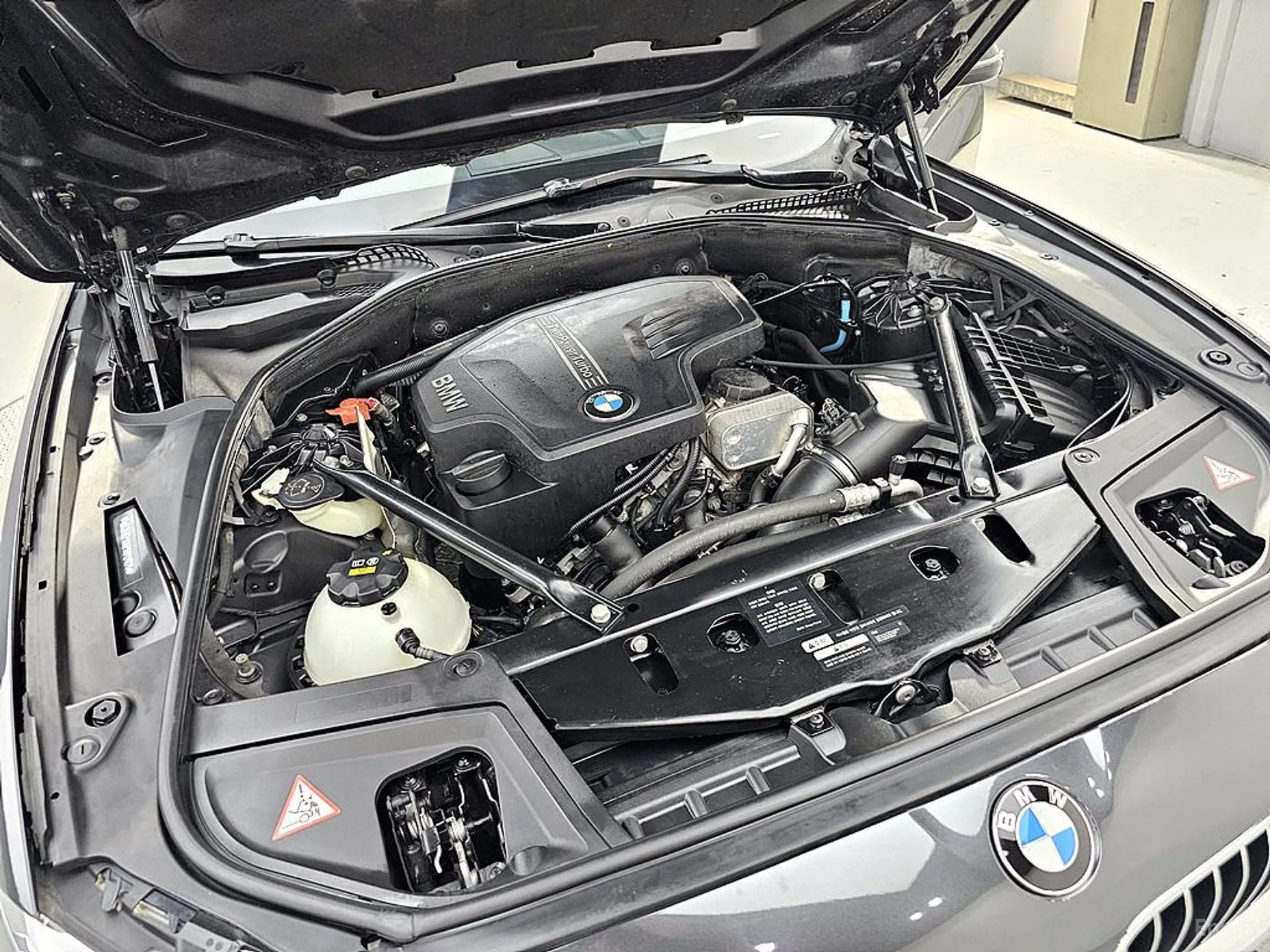 BMW 5 Series (F10) превью 6