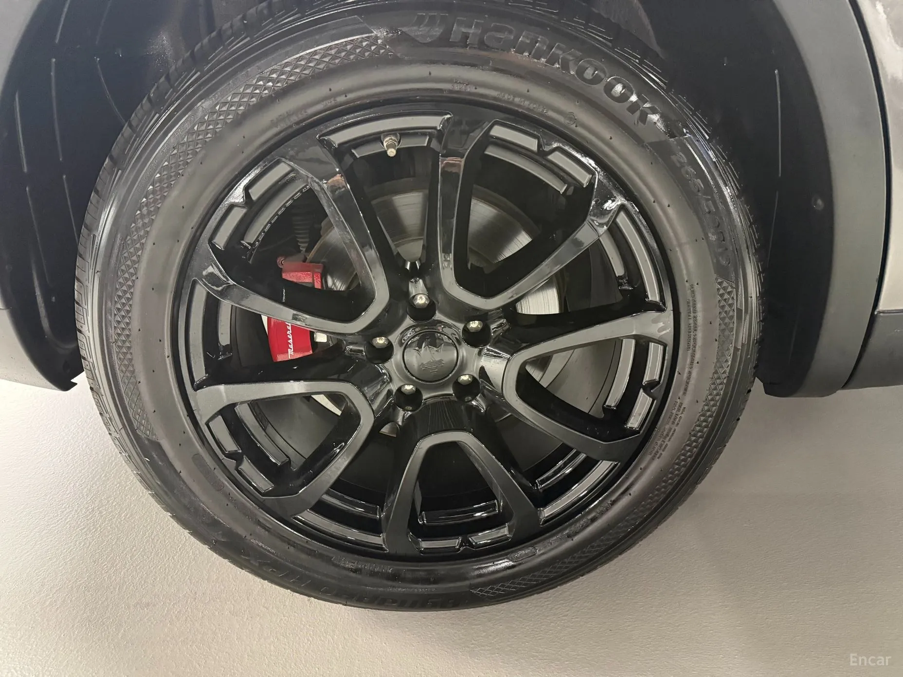 Maserati Levante превью 20