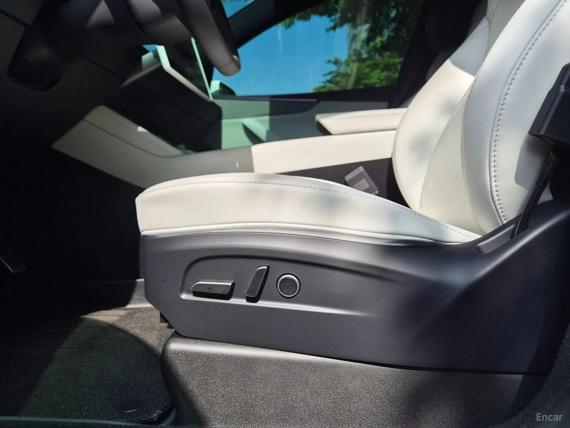 Tesla Model Y превью 17