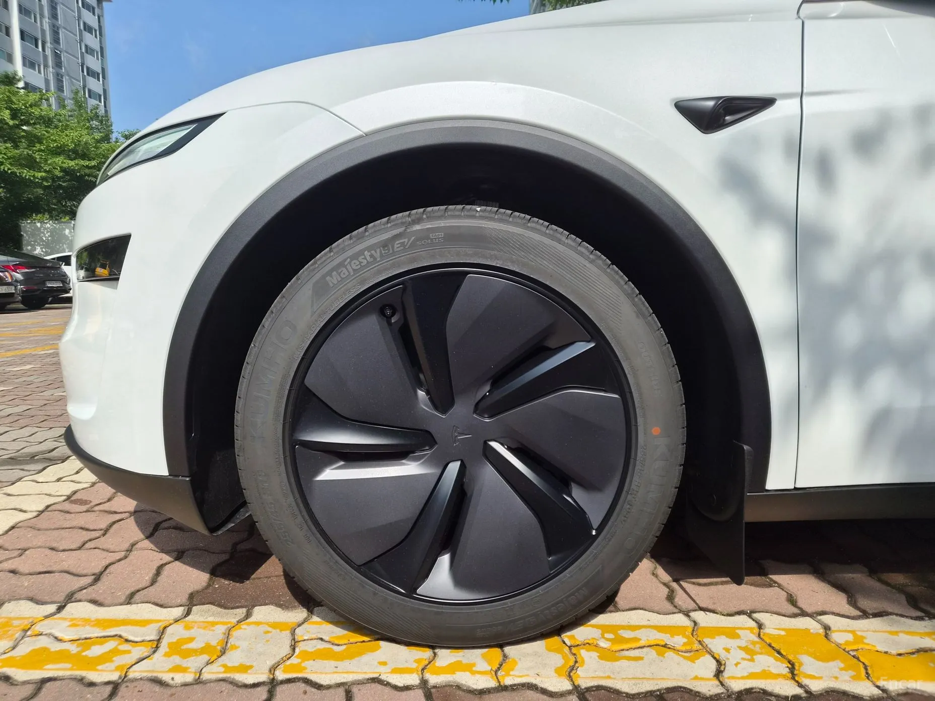 Tesla Model Y превью 20