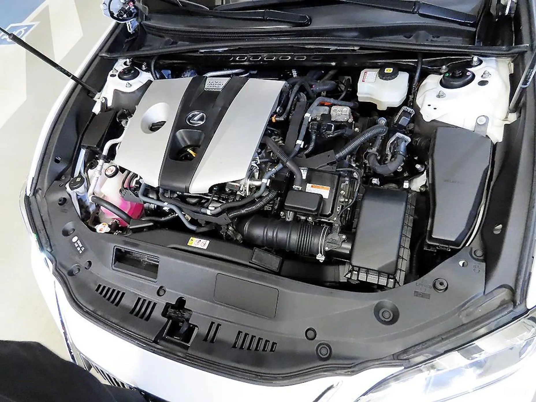 Lexus ES300h 7th Generation превью 19