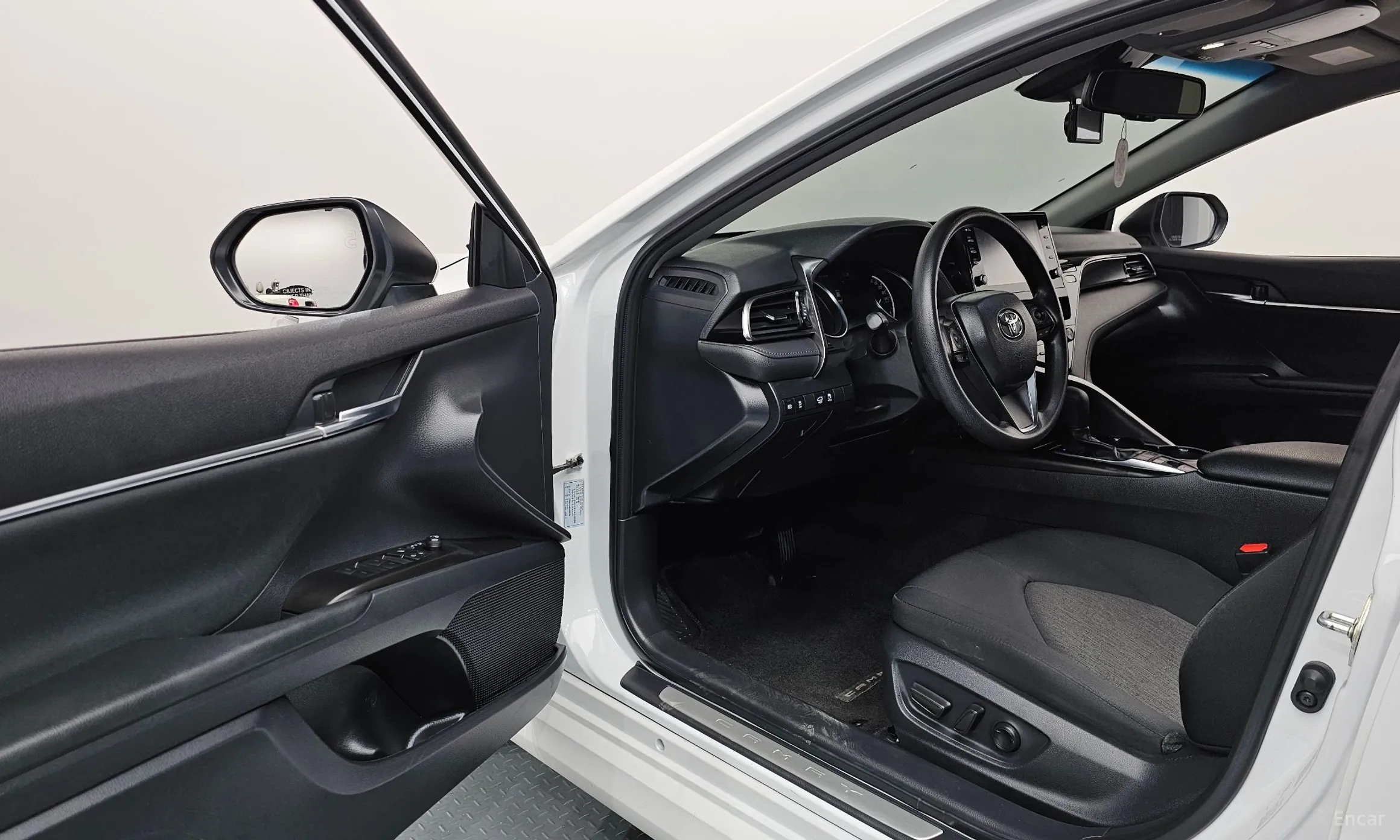 Toyota Camry (XV70) превью 10