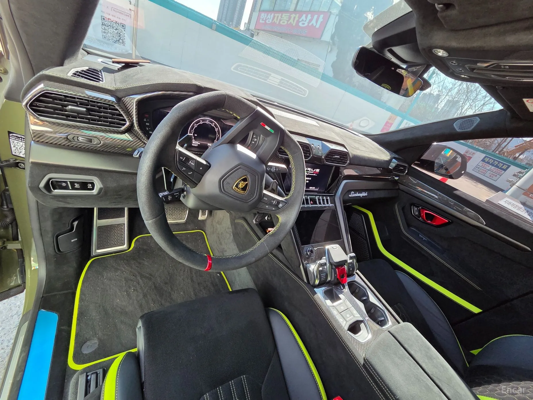 Lamborghini Urus превью 8