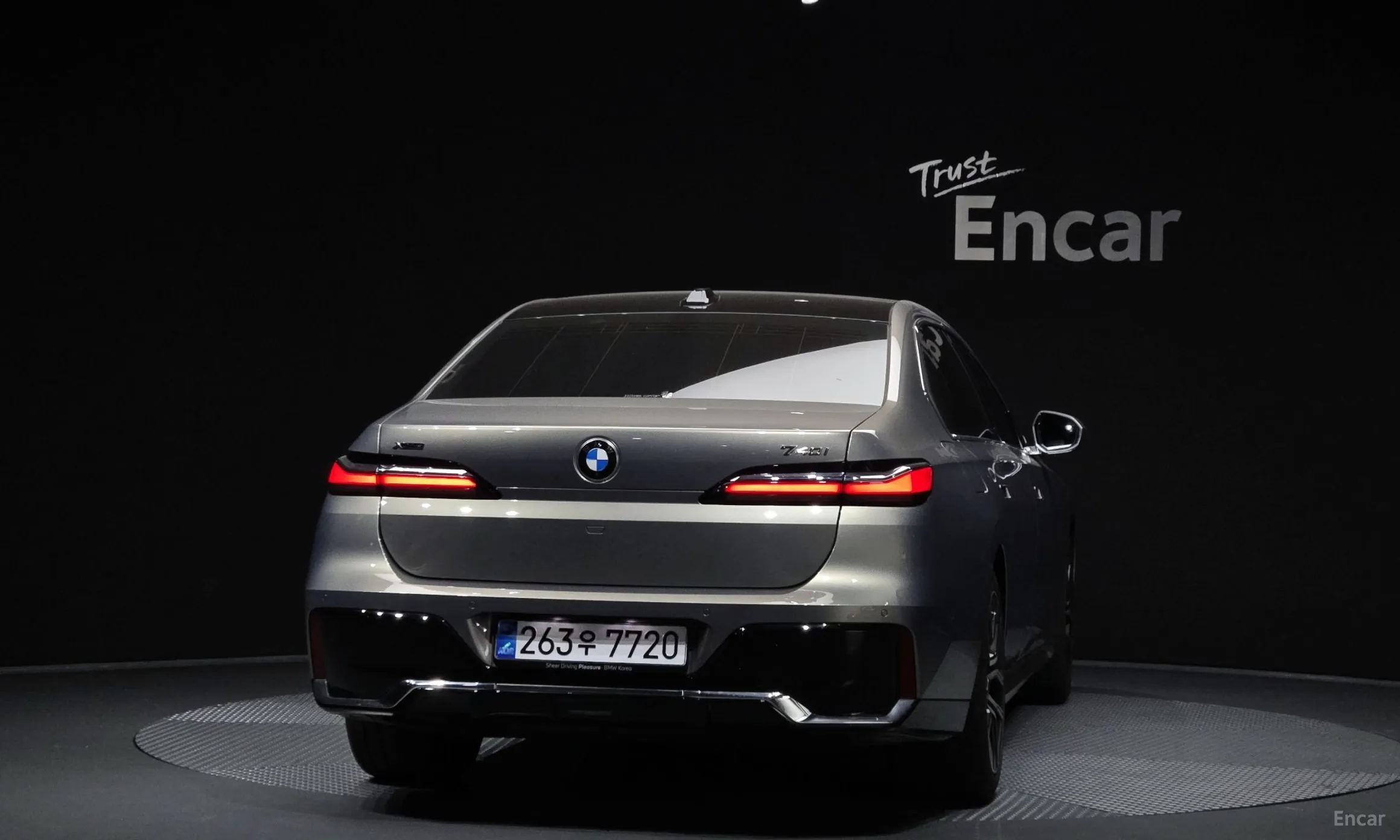 BMW 7 Series (G70) превью 4