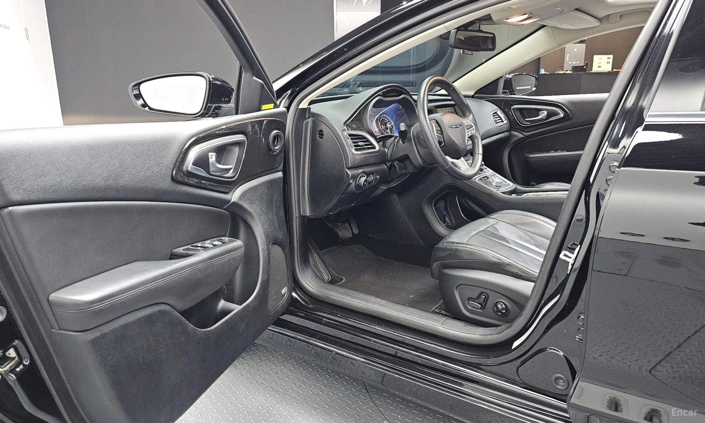 Chrysler 200 Second generation превью 10