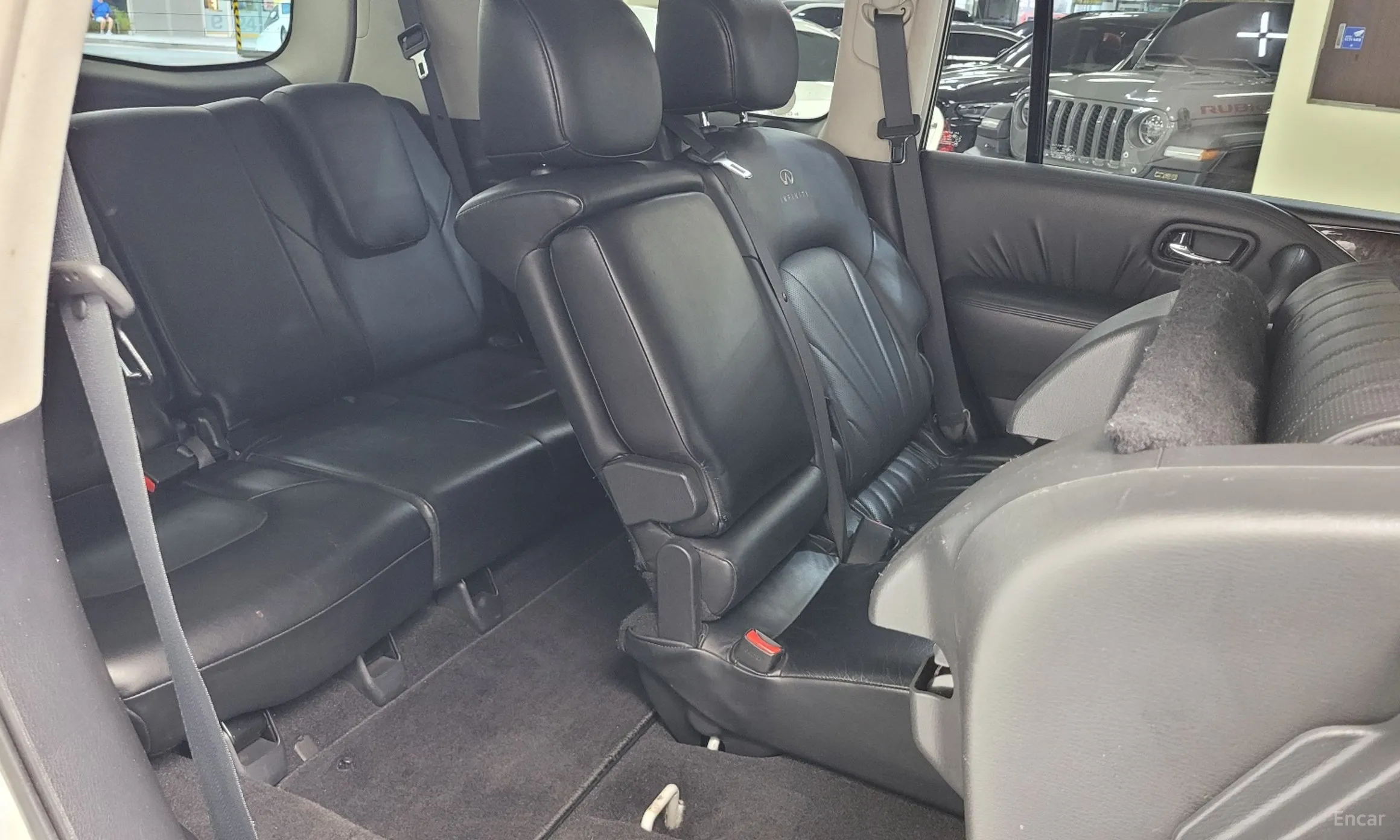 Infiniti QX56 превью 12