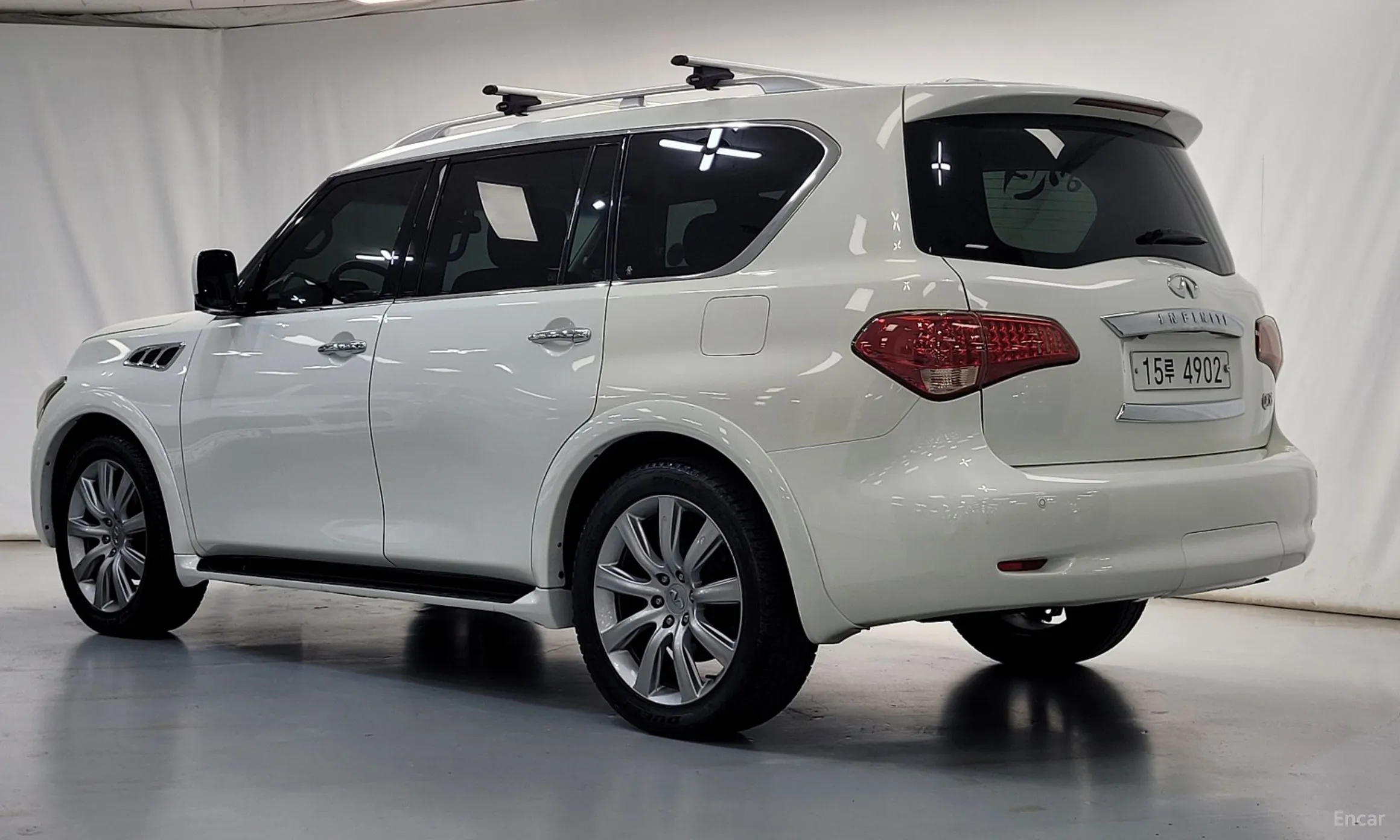 Infiniti QX56