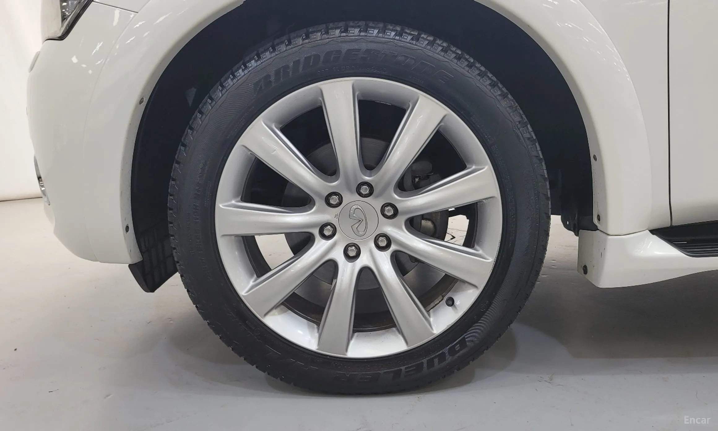 Infiniti QX56 превью 5