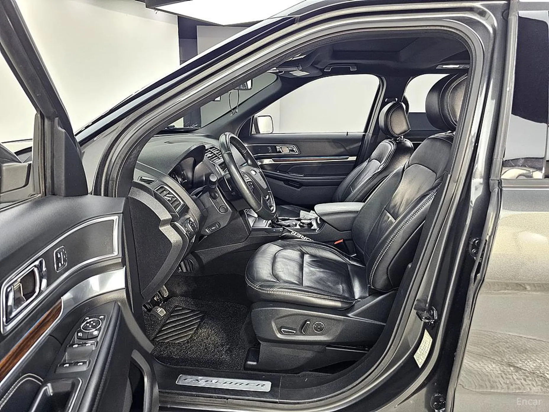 Ford Explorer превью 10