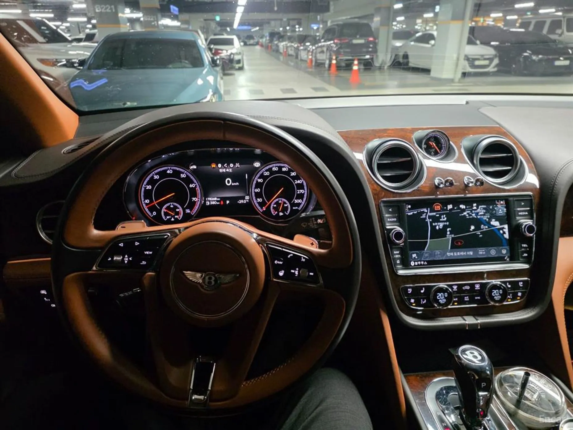 Bentley Bentayga превью 8