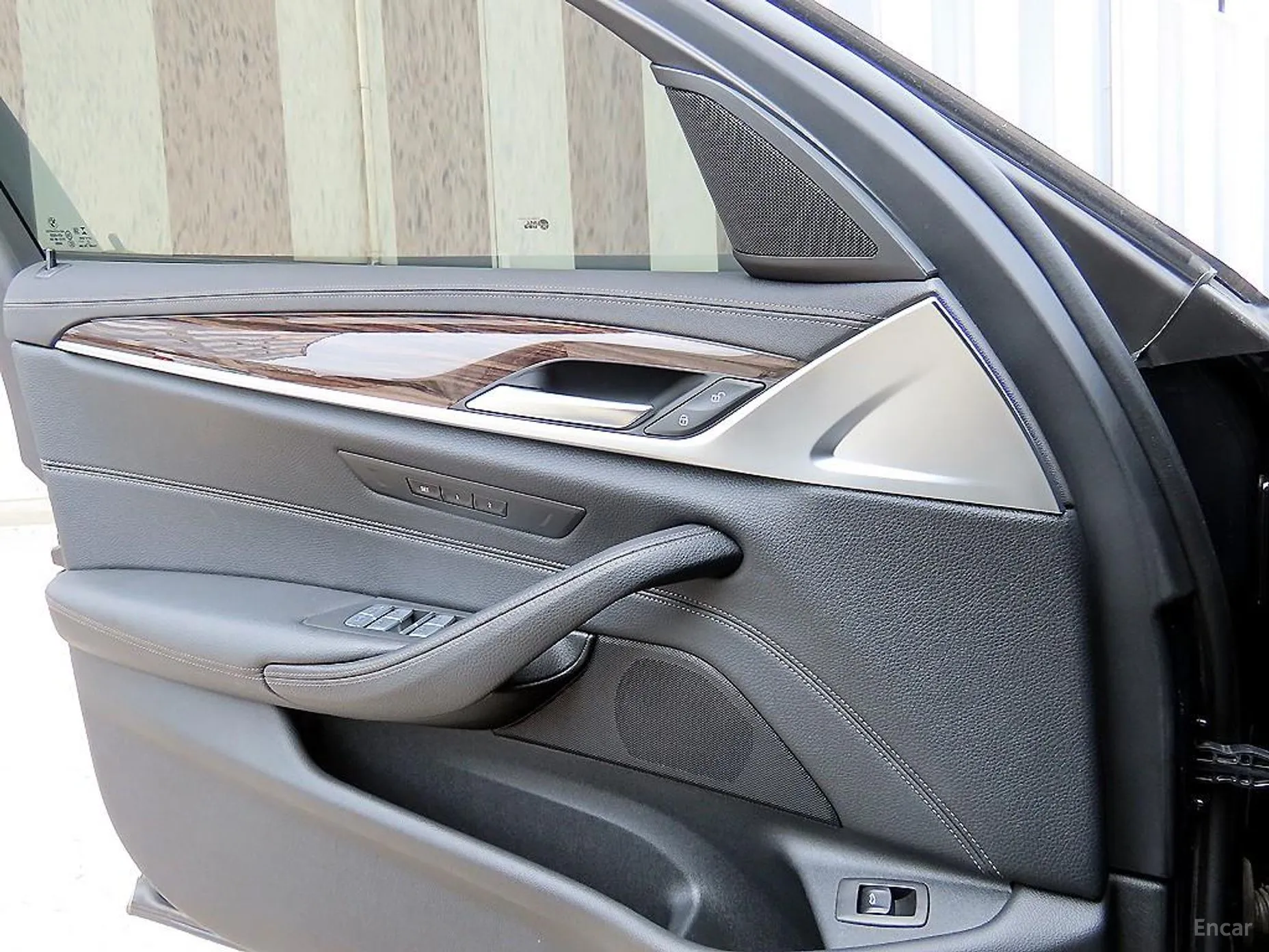 BMW 5 Series (G30) превью 12