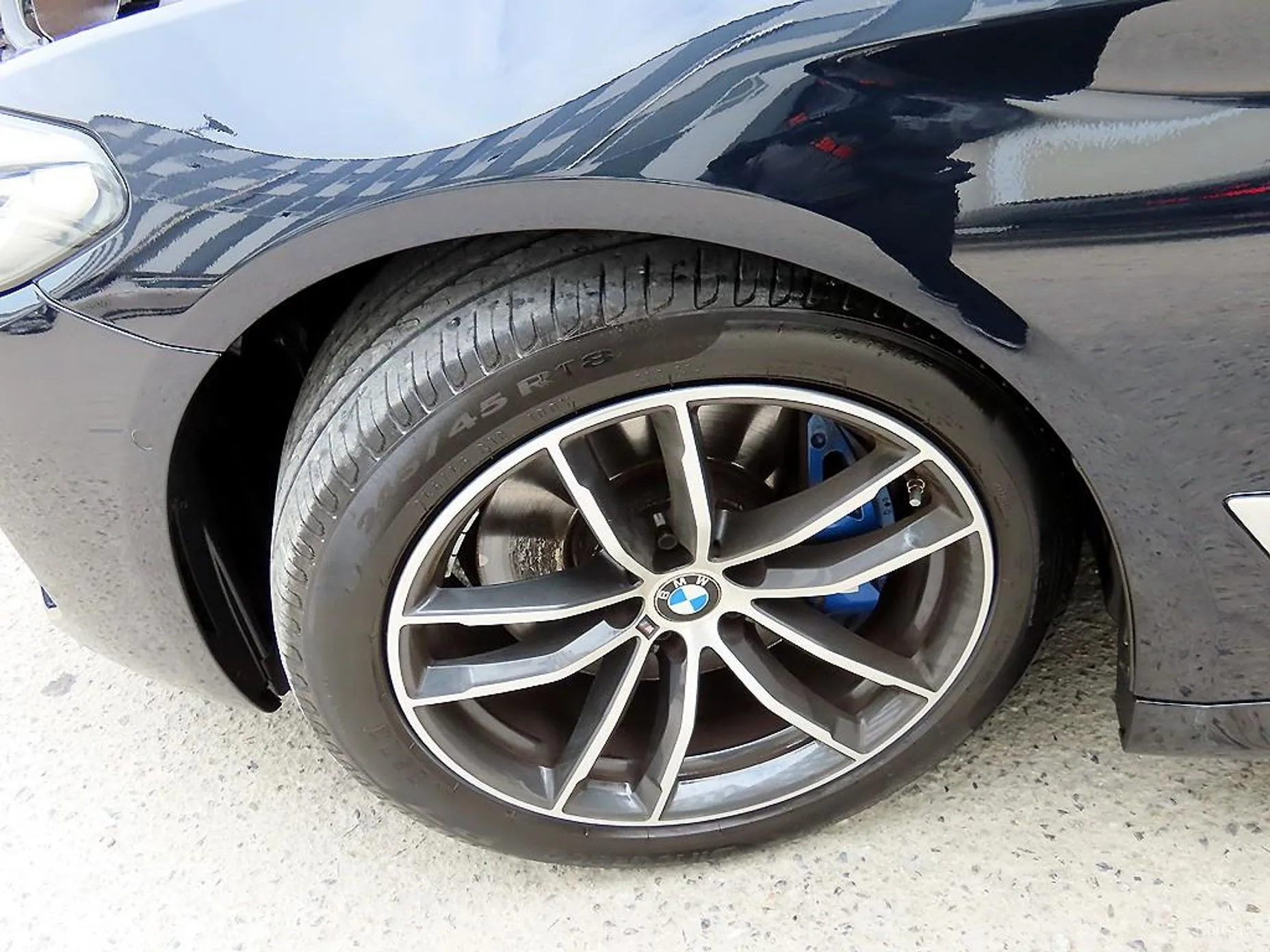 BMW 5 Series (G30) превью 20