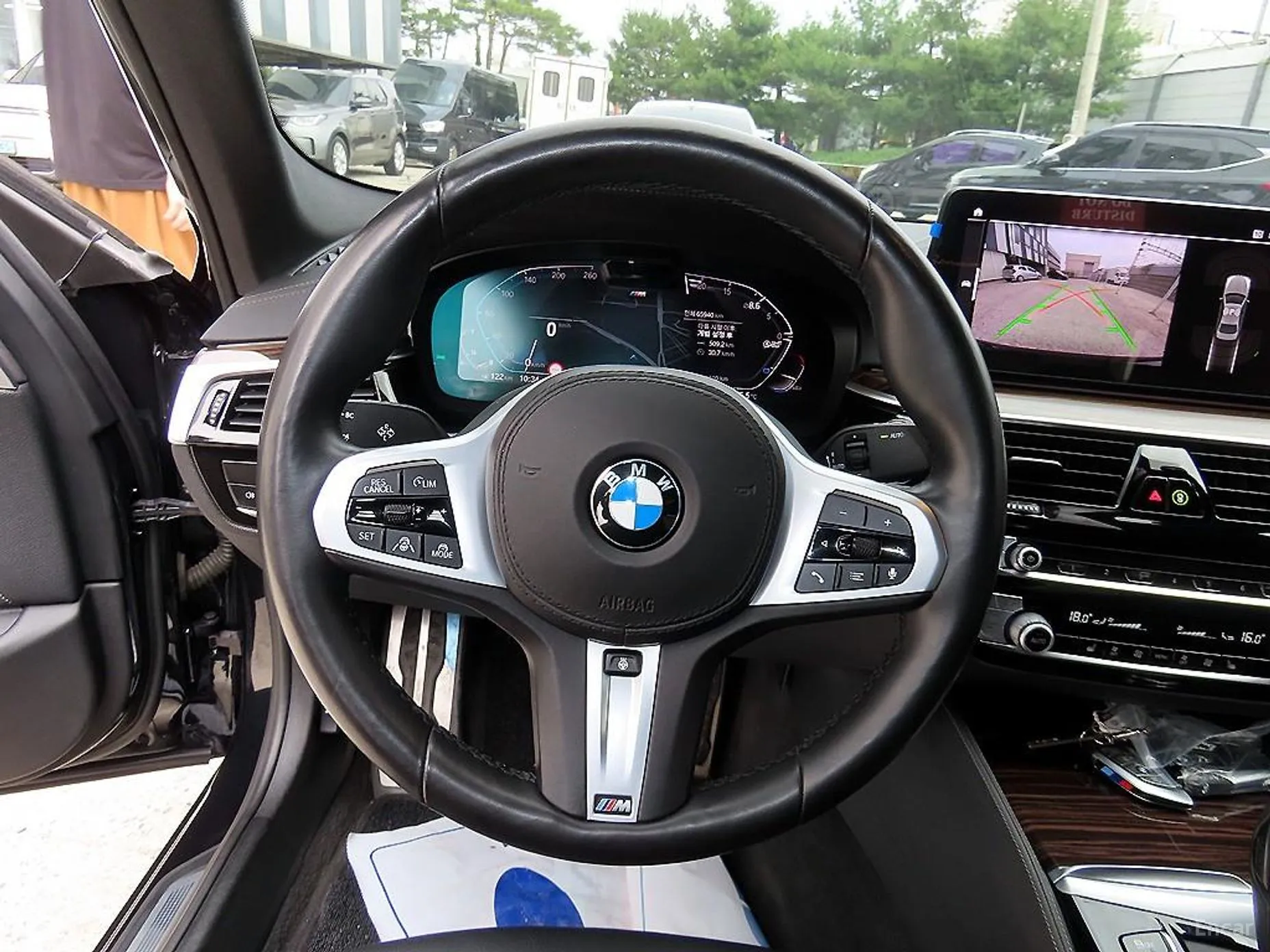 BMW 5 Series (G30) превью 8