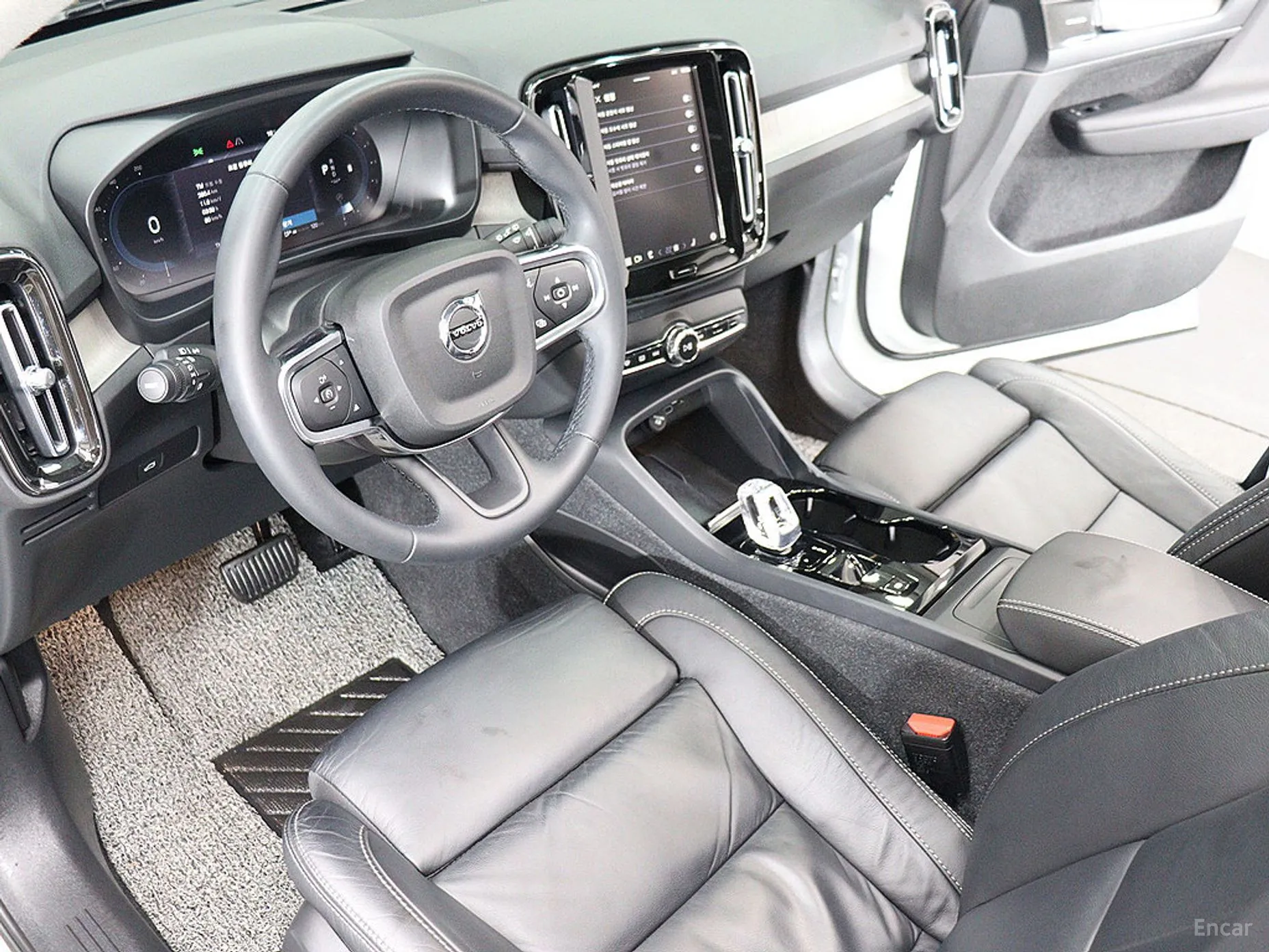 Volvo XC40 превью 11