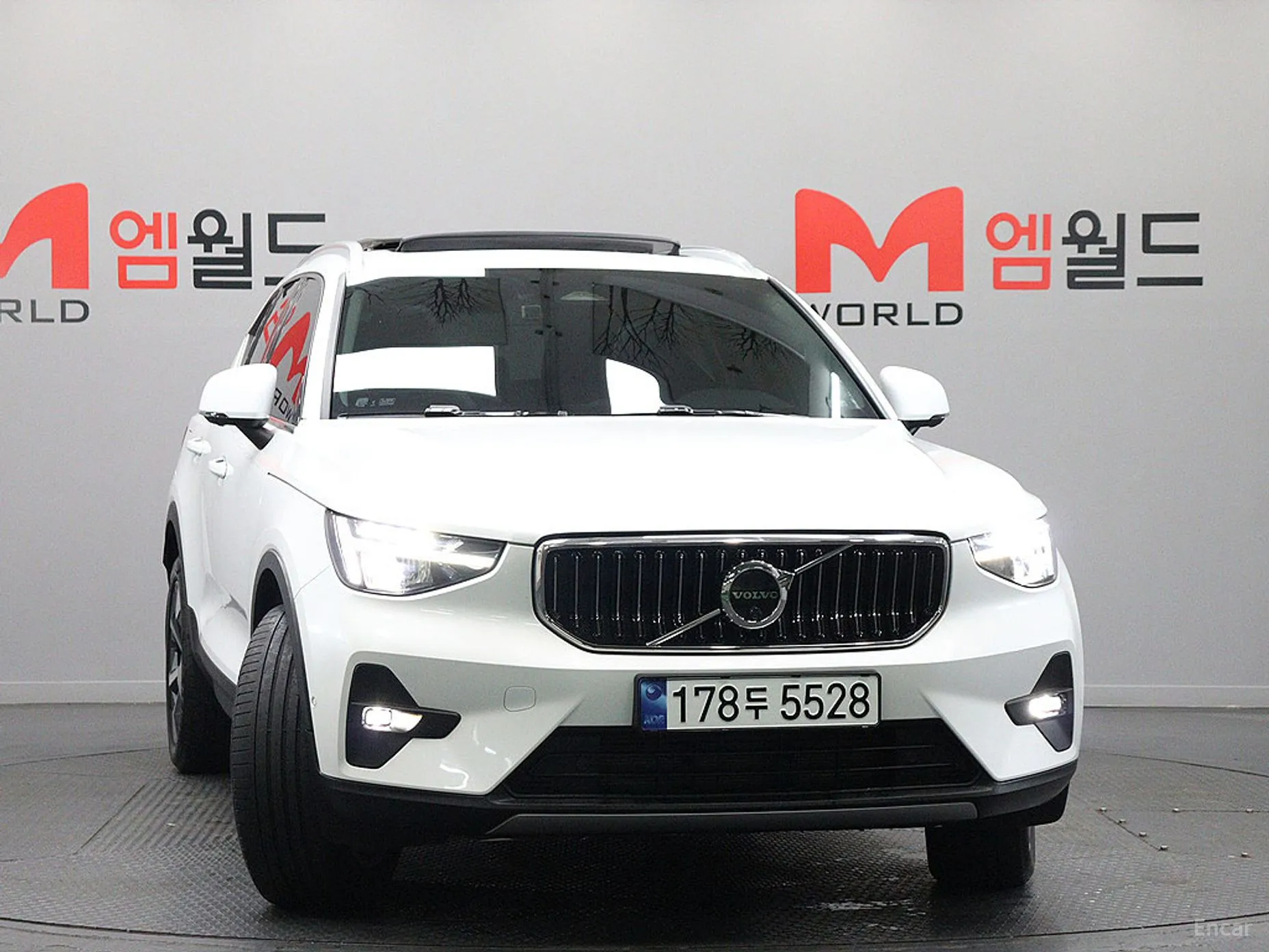 Volvo XC40 превью 3