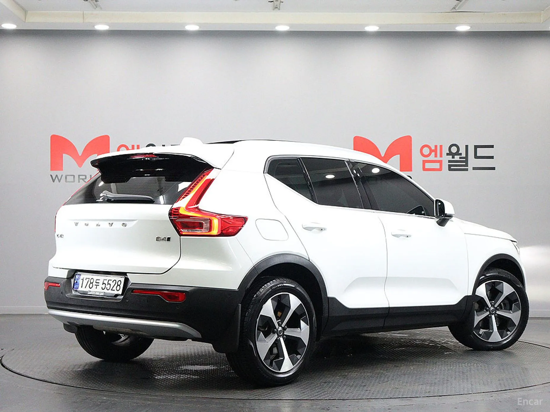 Volvo XC40 превью 4