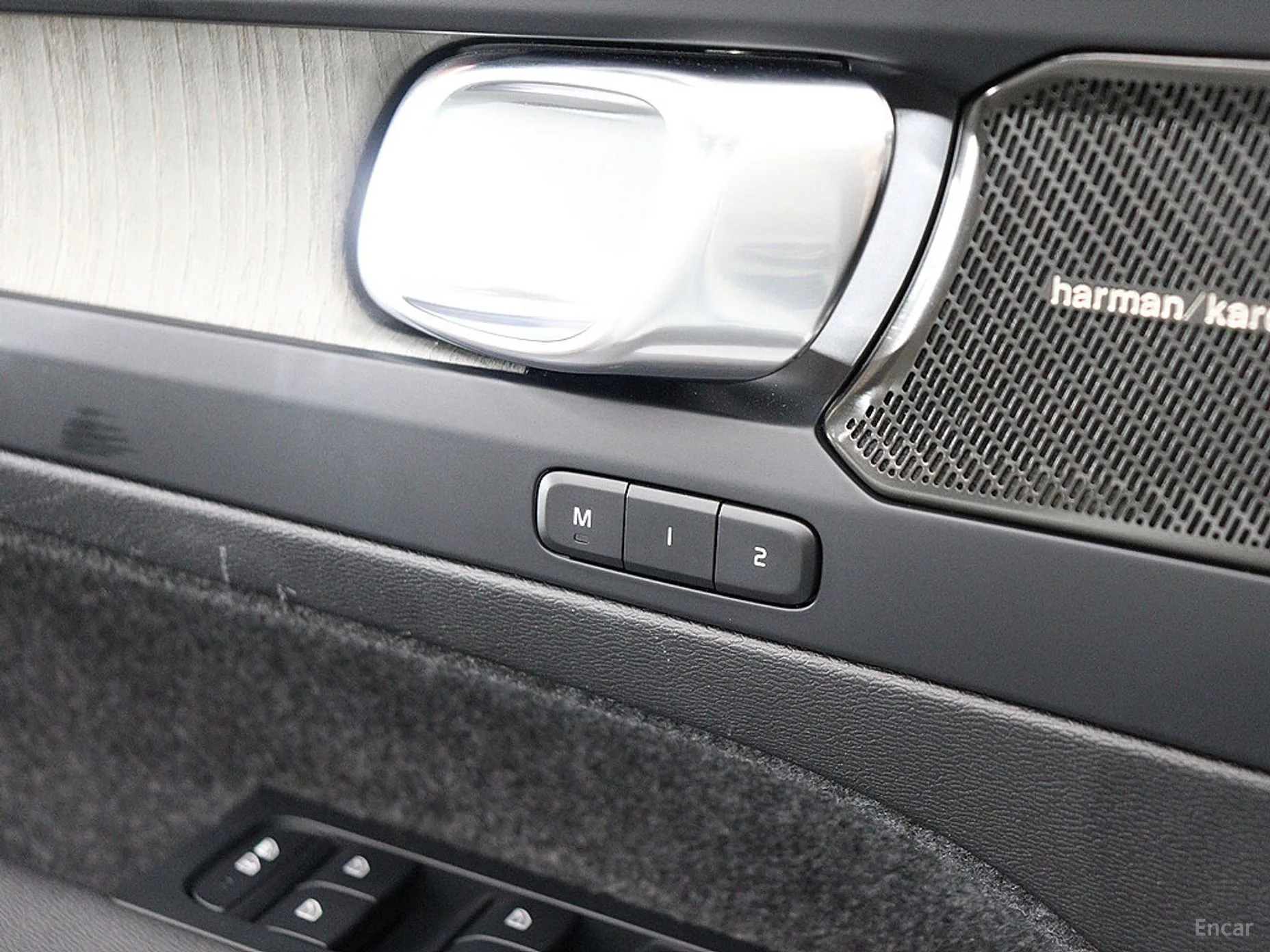 Volvo XC40 превью 6