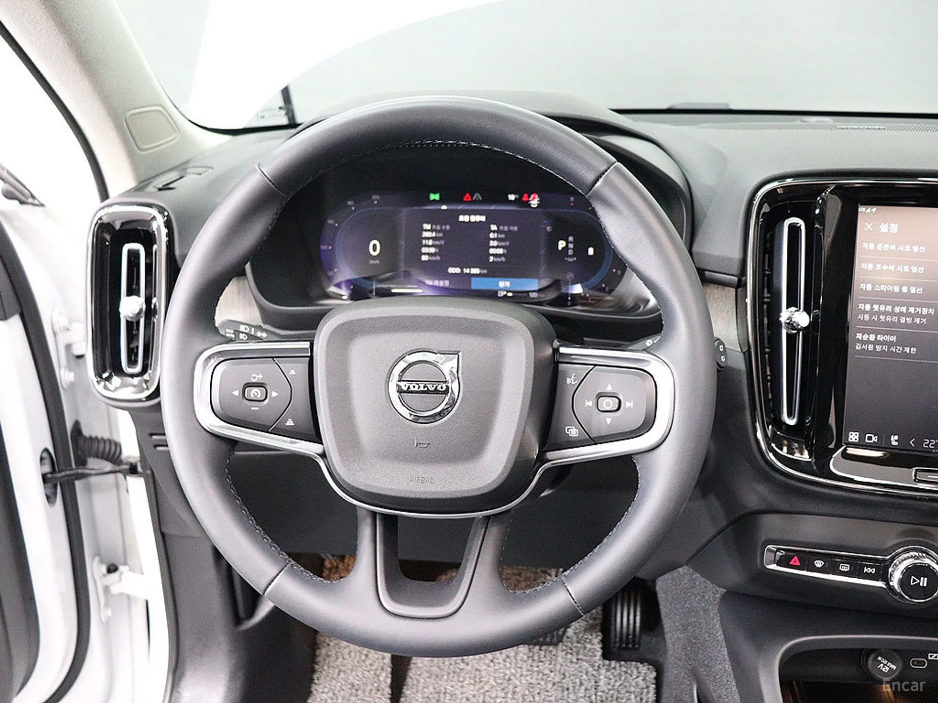 Volvo XC40 превью 9