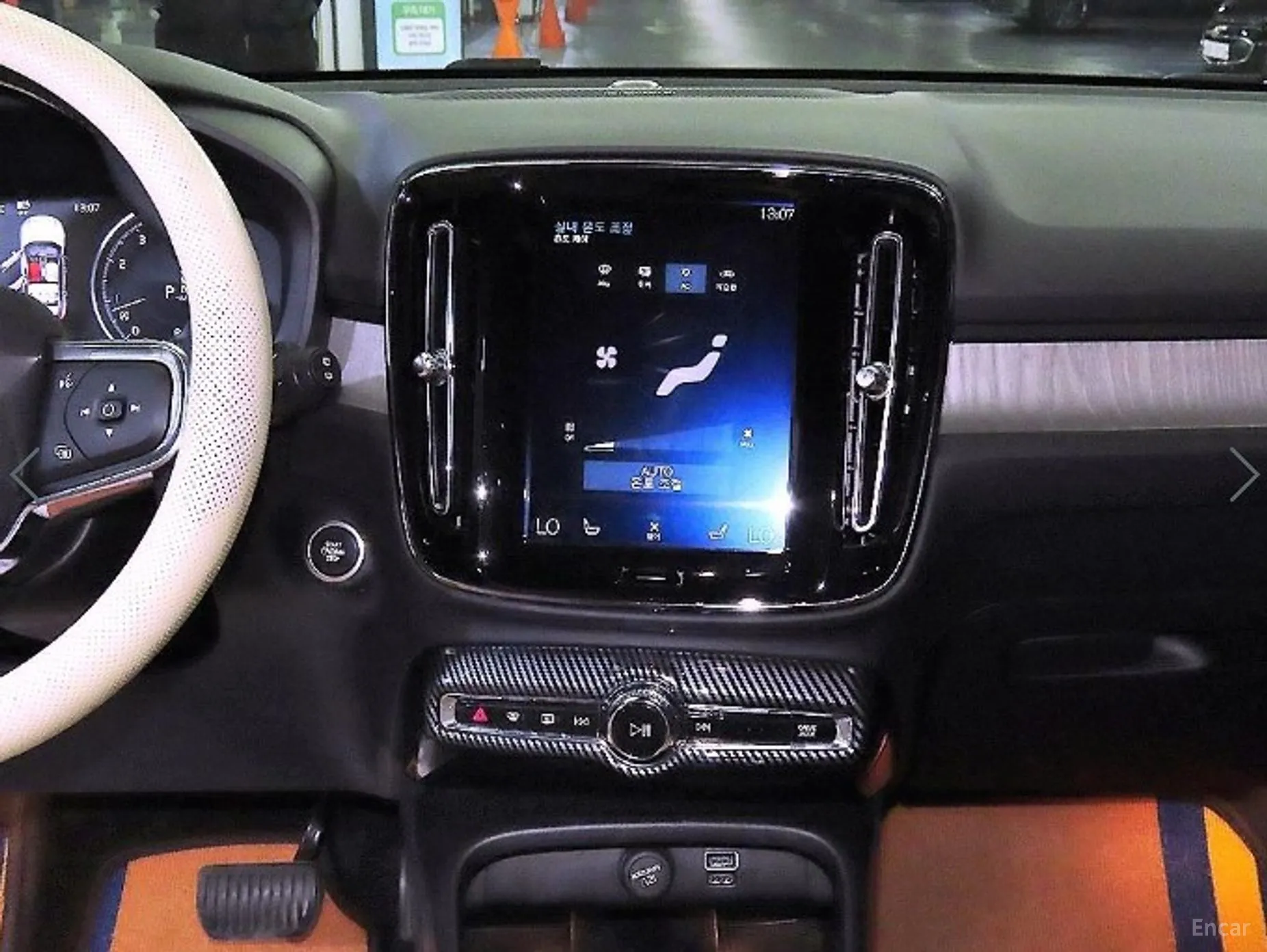 Volvo XC40 превью 11
