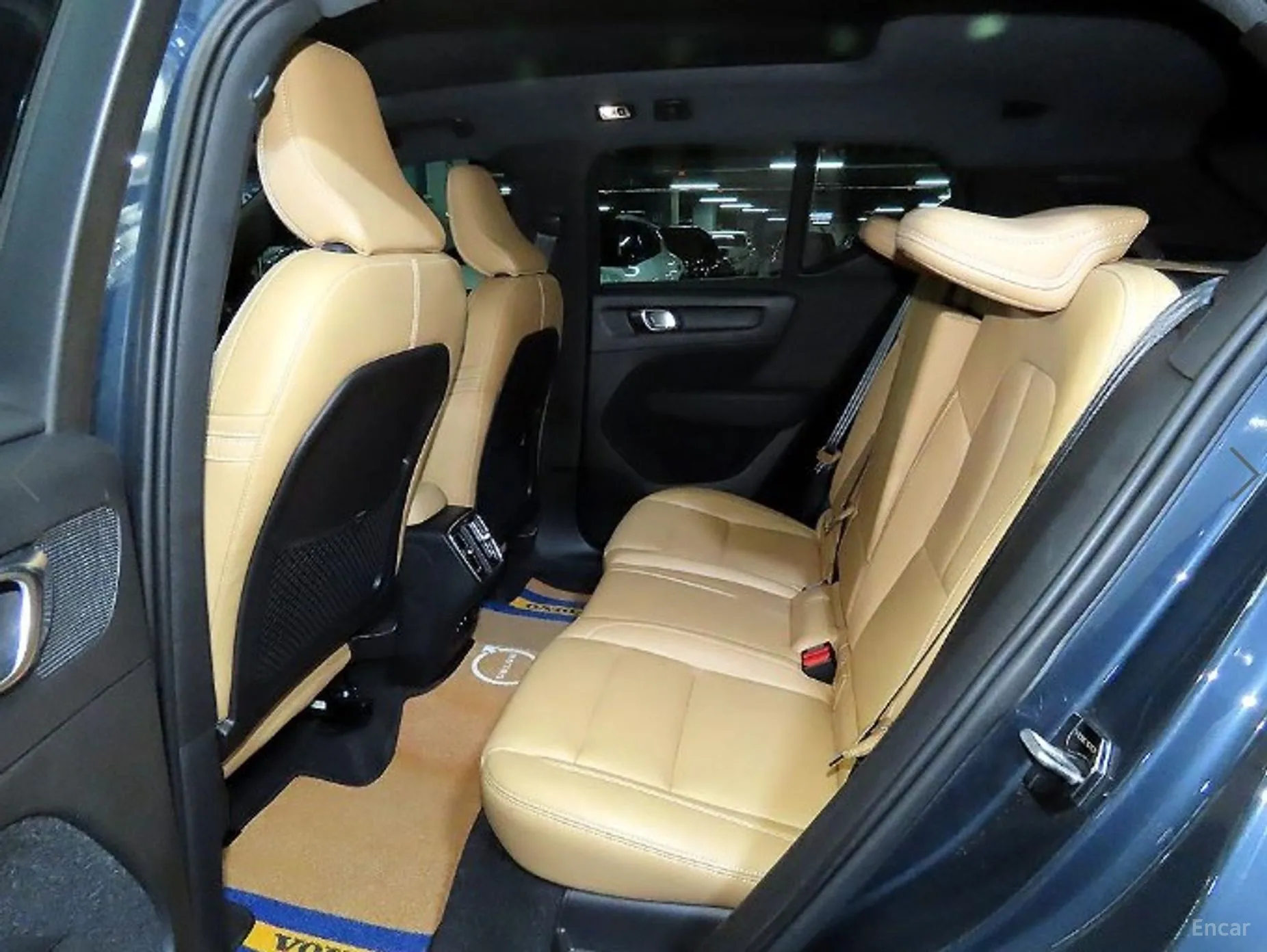 Volvo XC40 превью 7