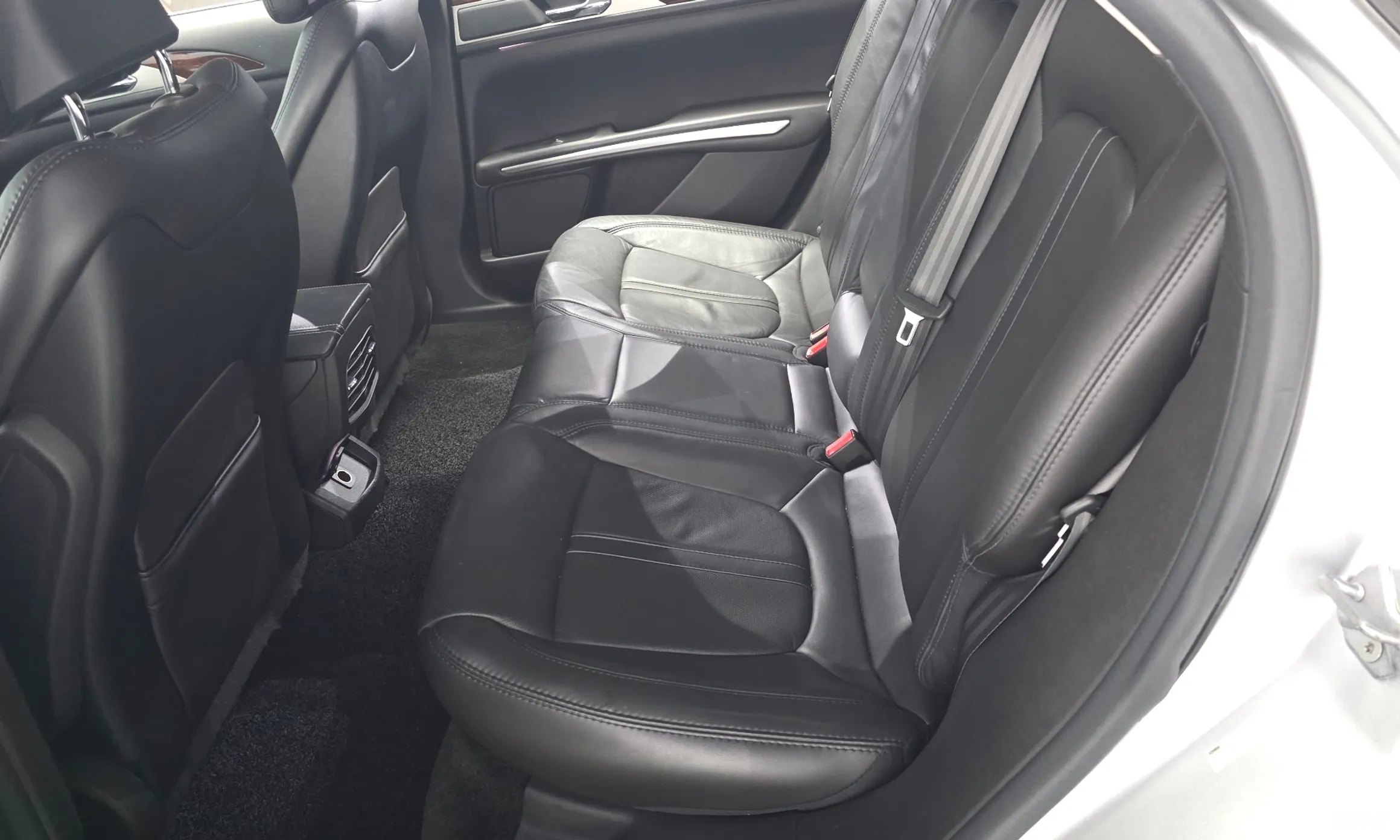 Lincoln New MKZ превью 12