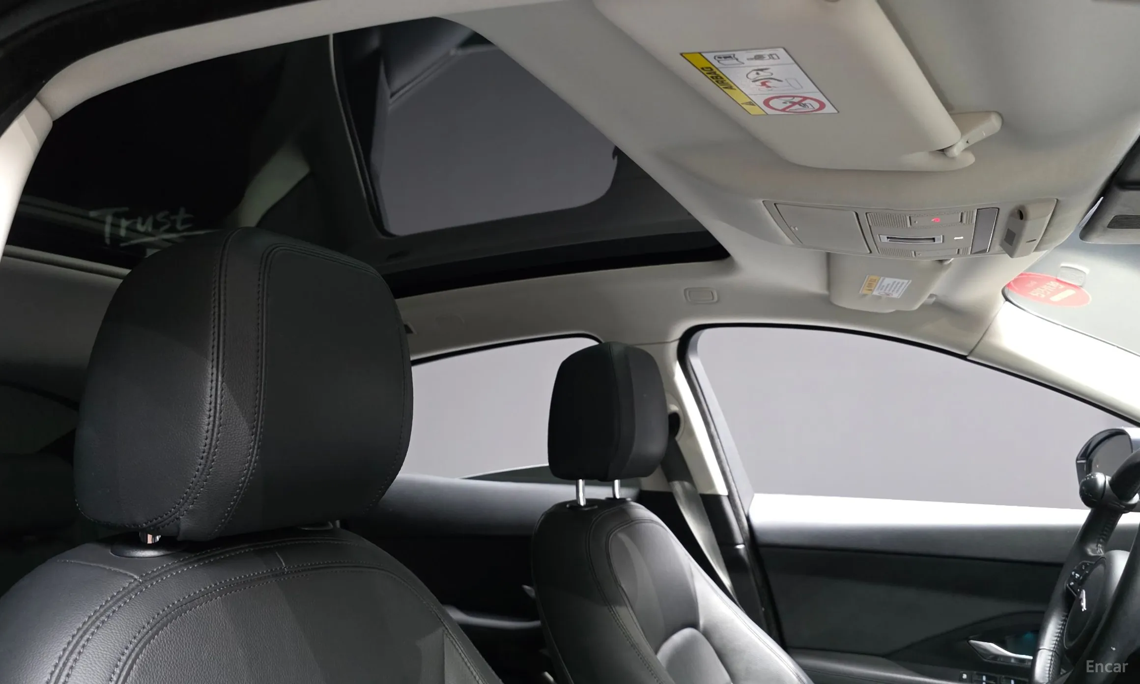 Jaguar E-PACE превью 20