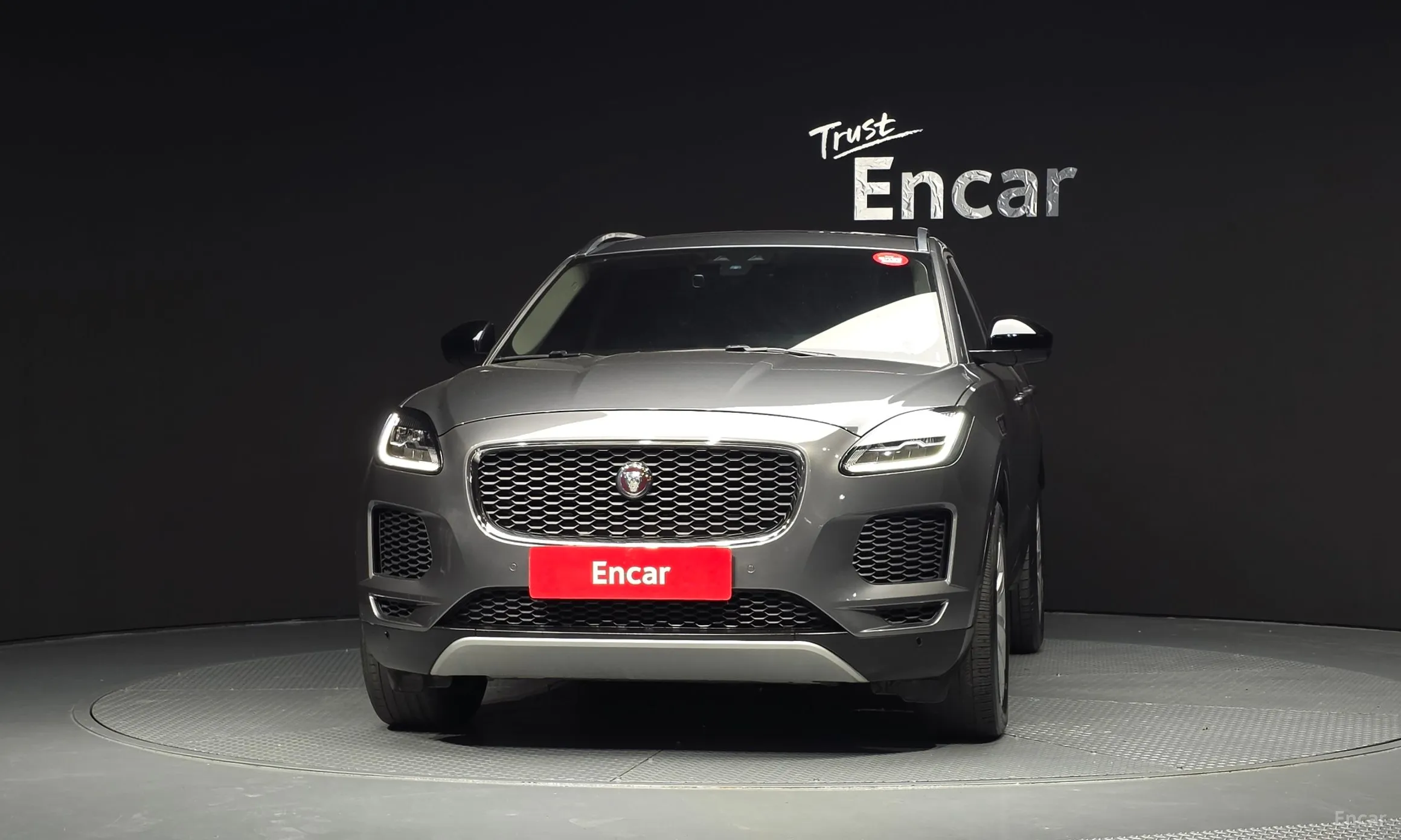 Jaguar E-PACE превью 3