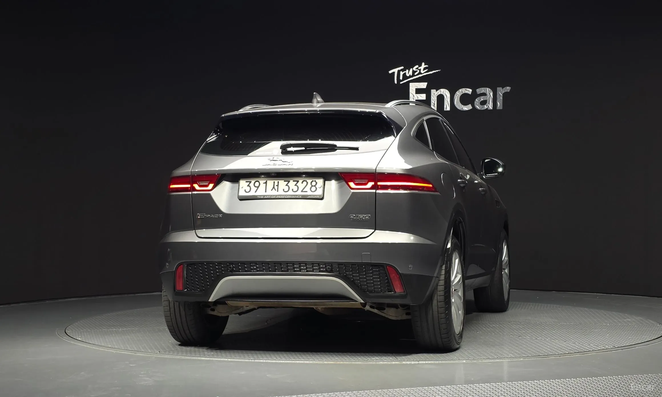 Jaguar E-PACE превью 4