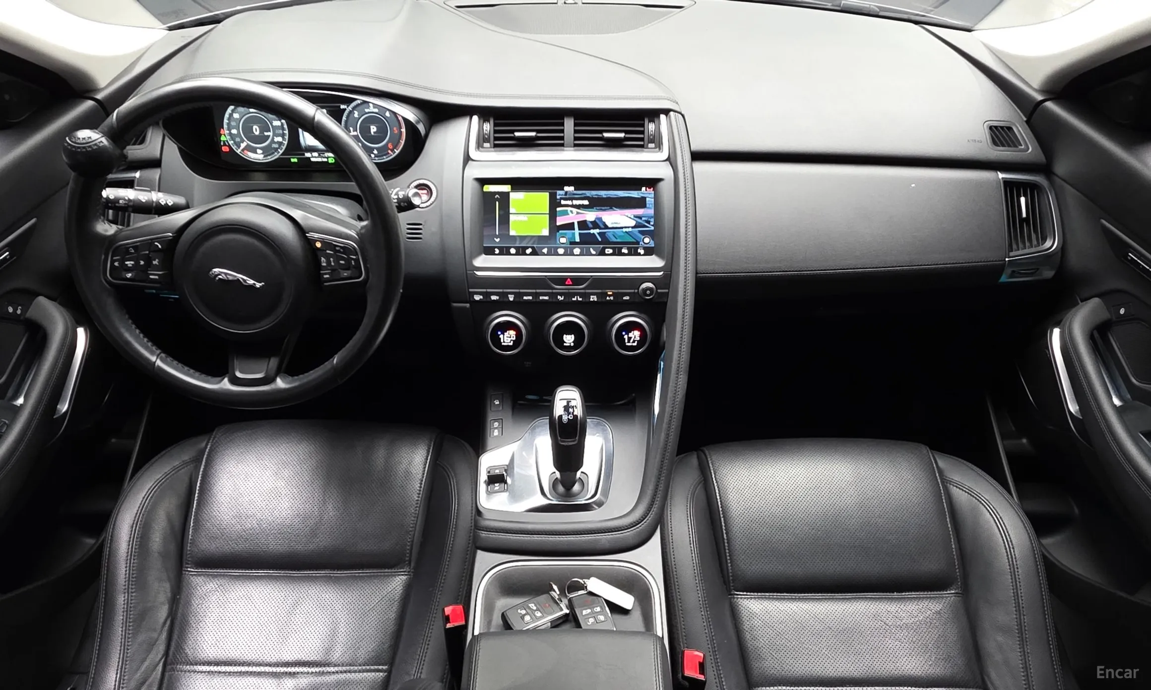 Jaguar E-PACE превью 7