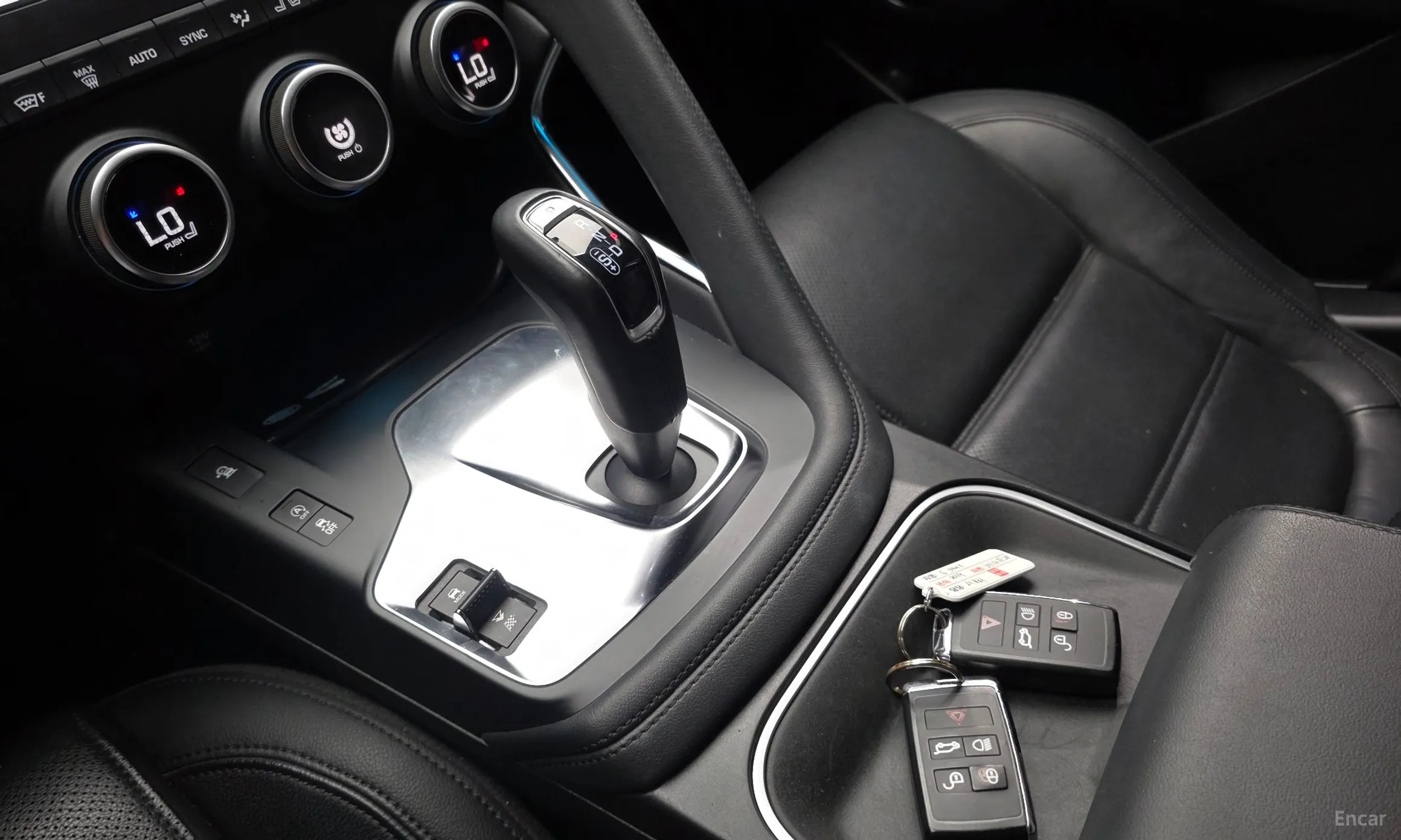 Jaguar E-PACE превью 9