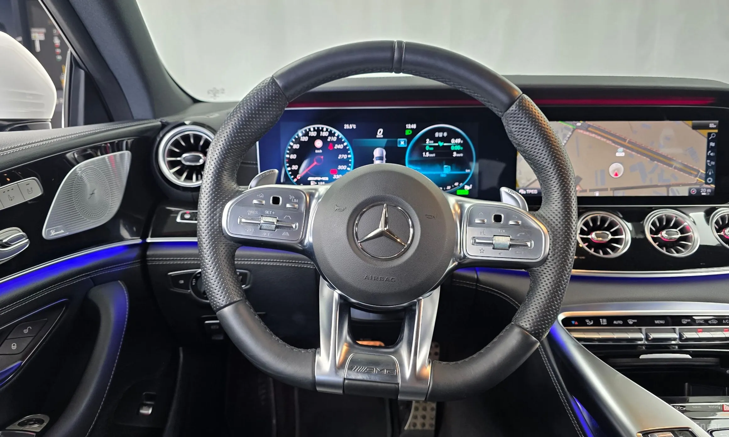 Mercedes Benz AMG GT превью 13