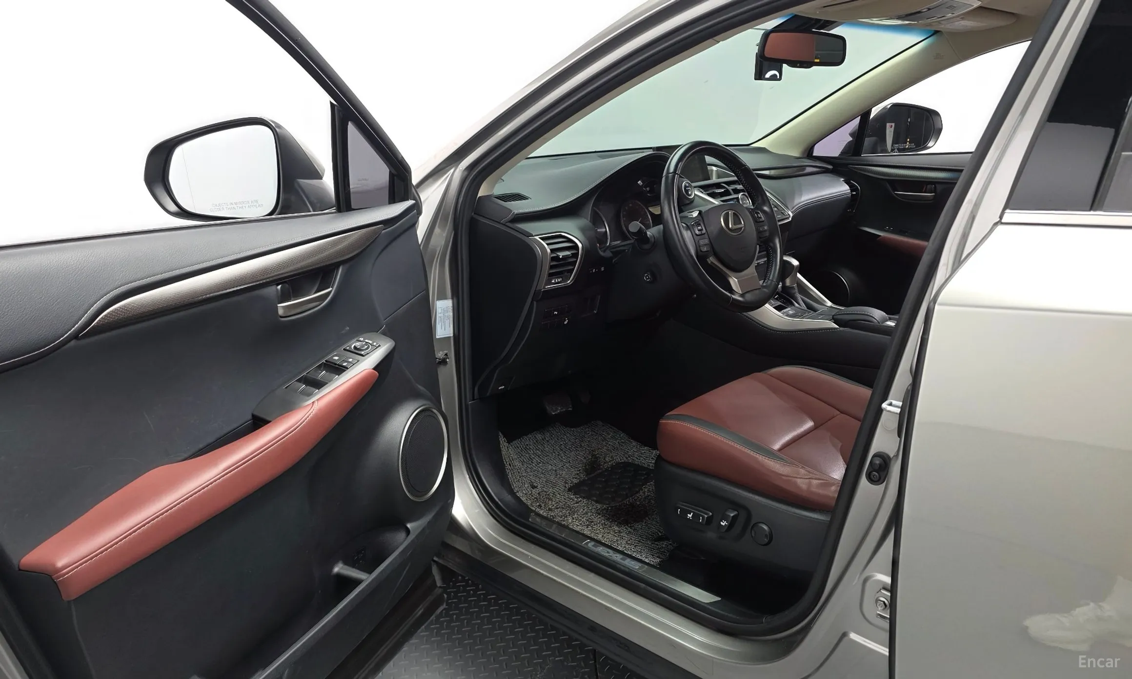 Lexus NX300h превью 10