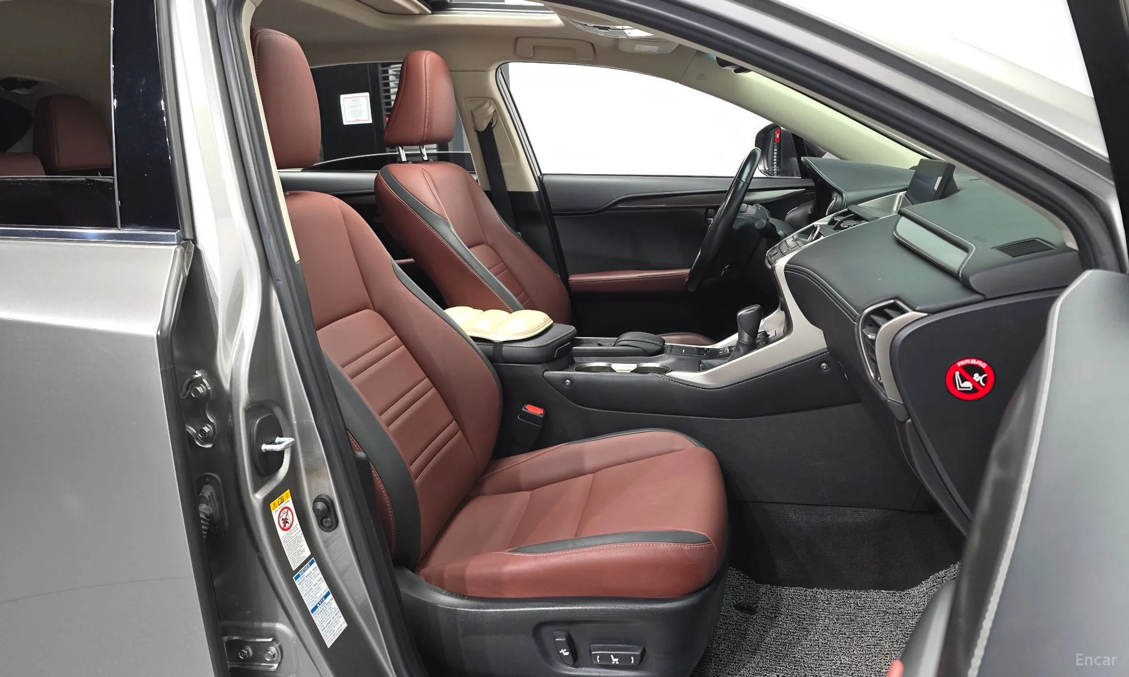 Lexus NX300h превью 11