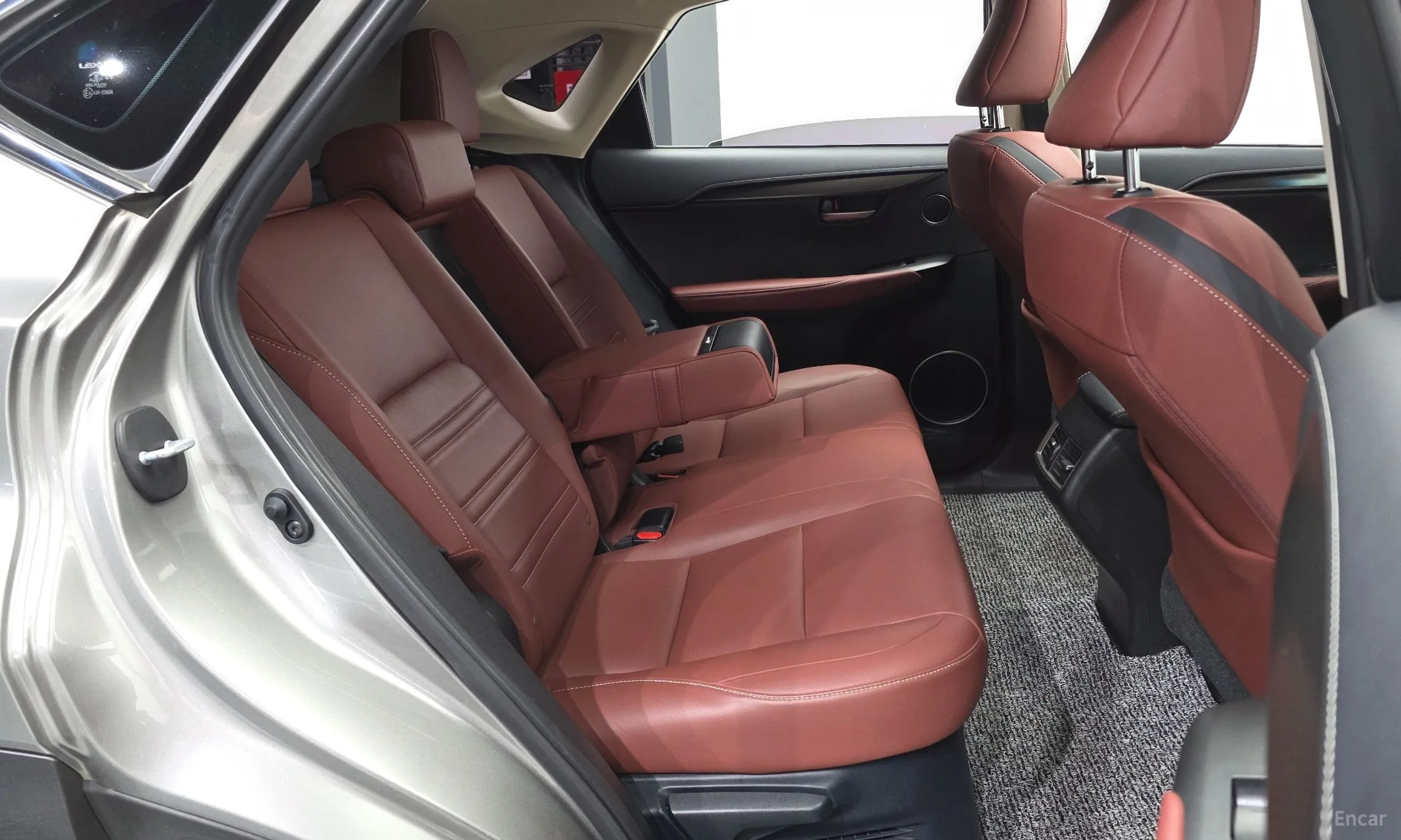 Lexus NX300h превью 12