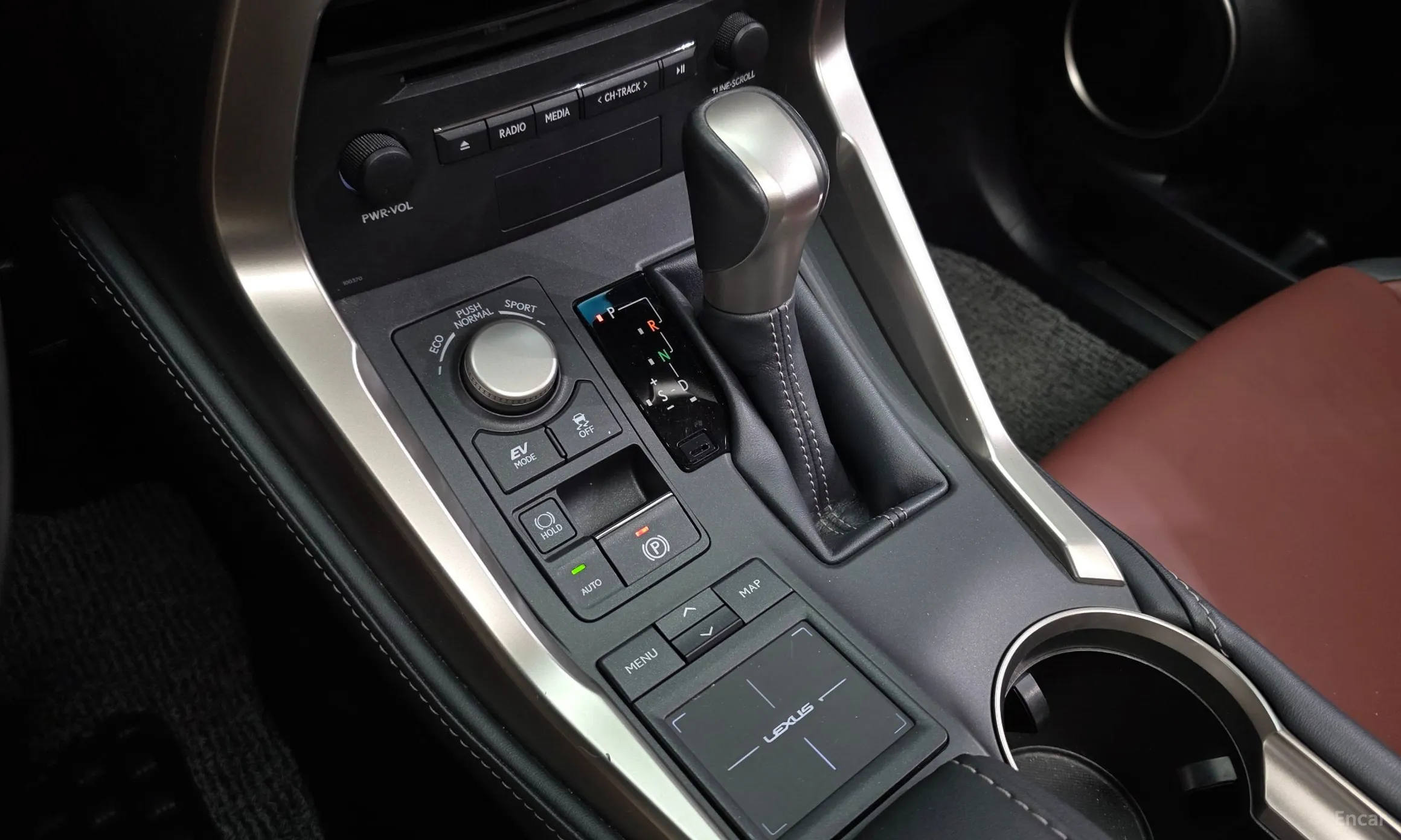 Lexus NX300h превью 9