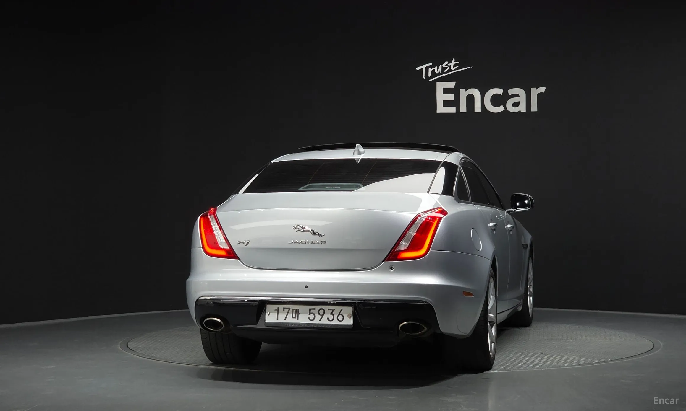 Jaguar All New XJ превью 4