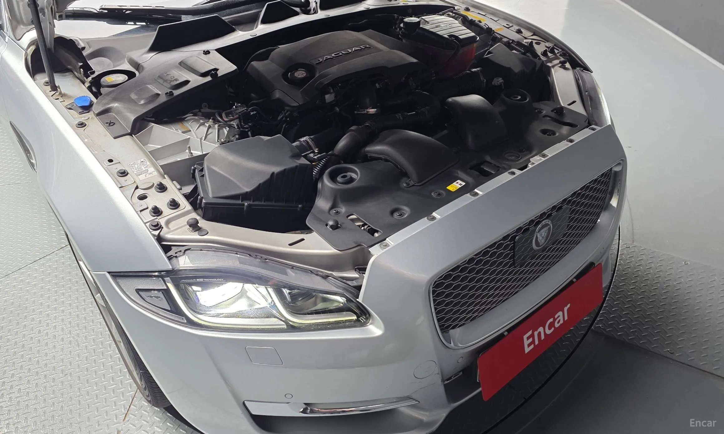 Jaguar All New XJ превью 6