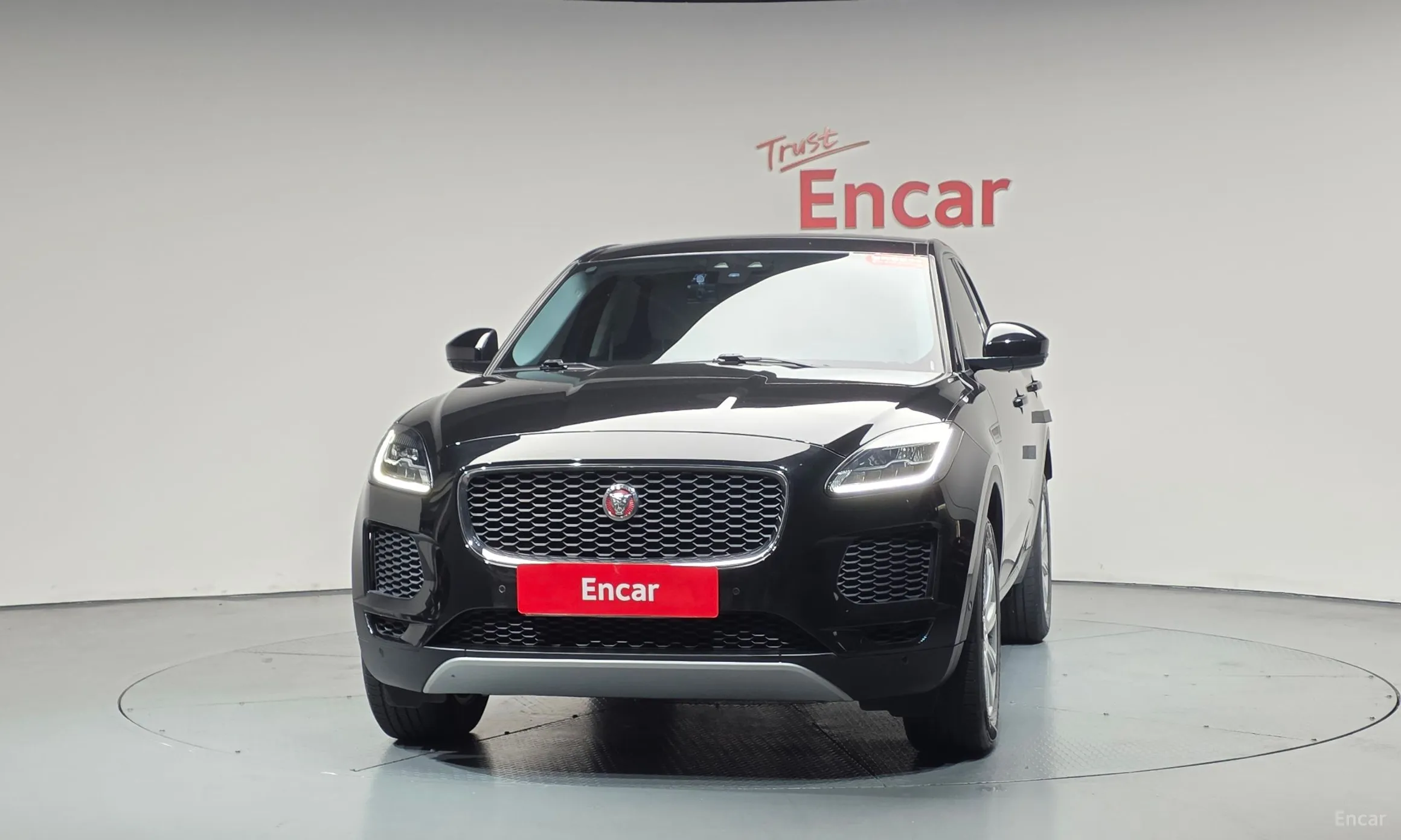 Jaguar E-PACE превью 3
