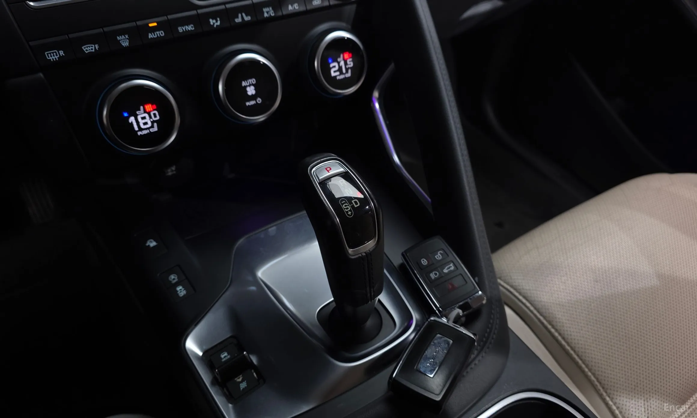 Jaguar E-PACE превью 9
