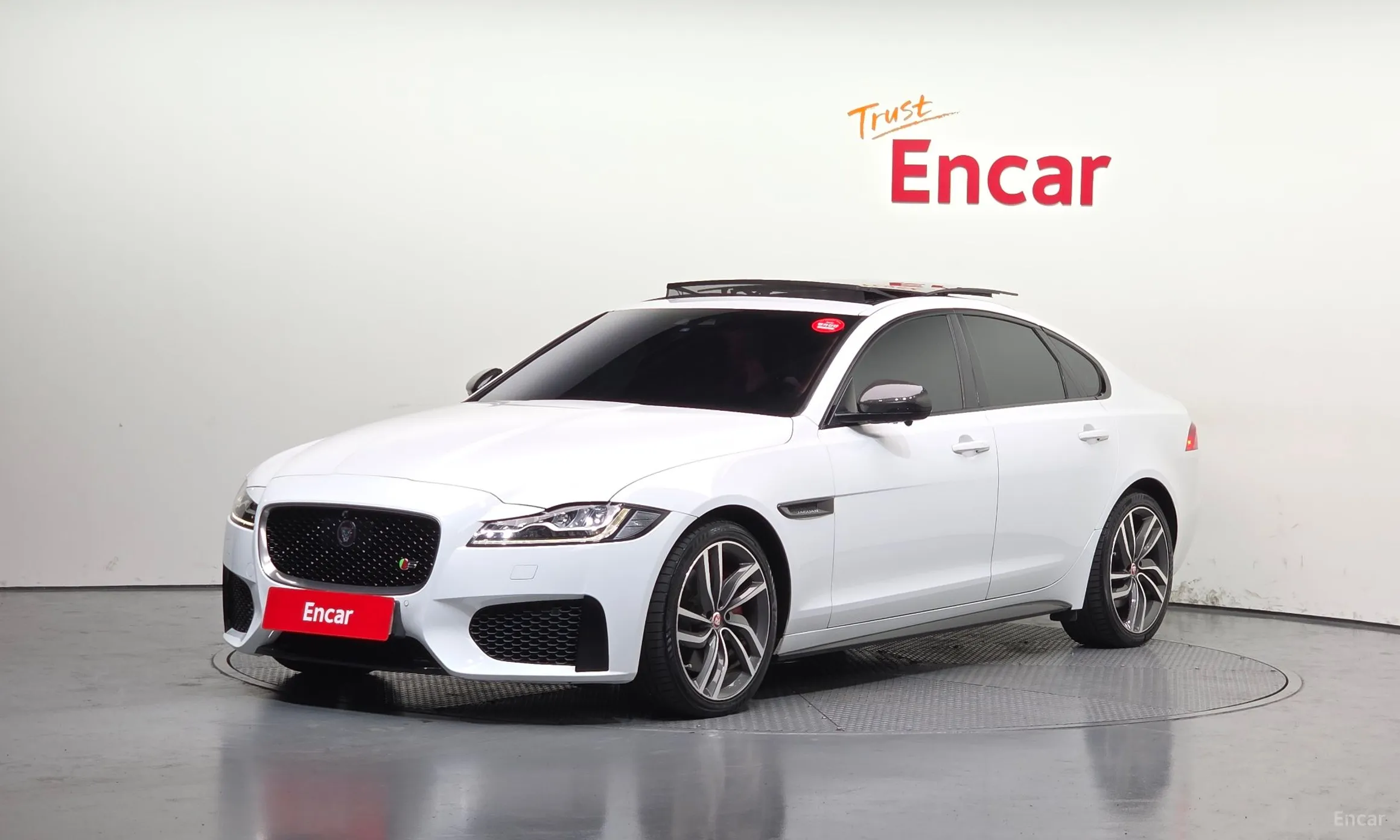 Jaguar XF (x260)