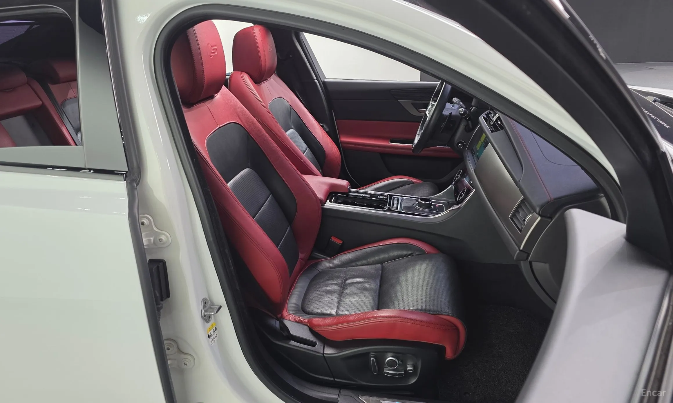 Jaguar XF (x260) превью 12