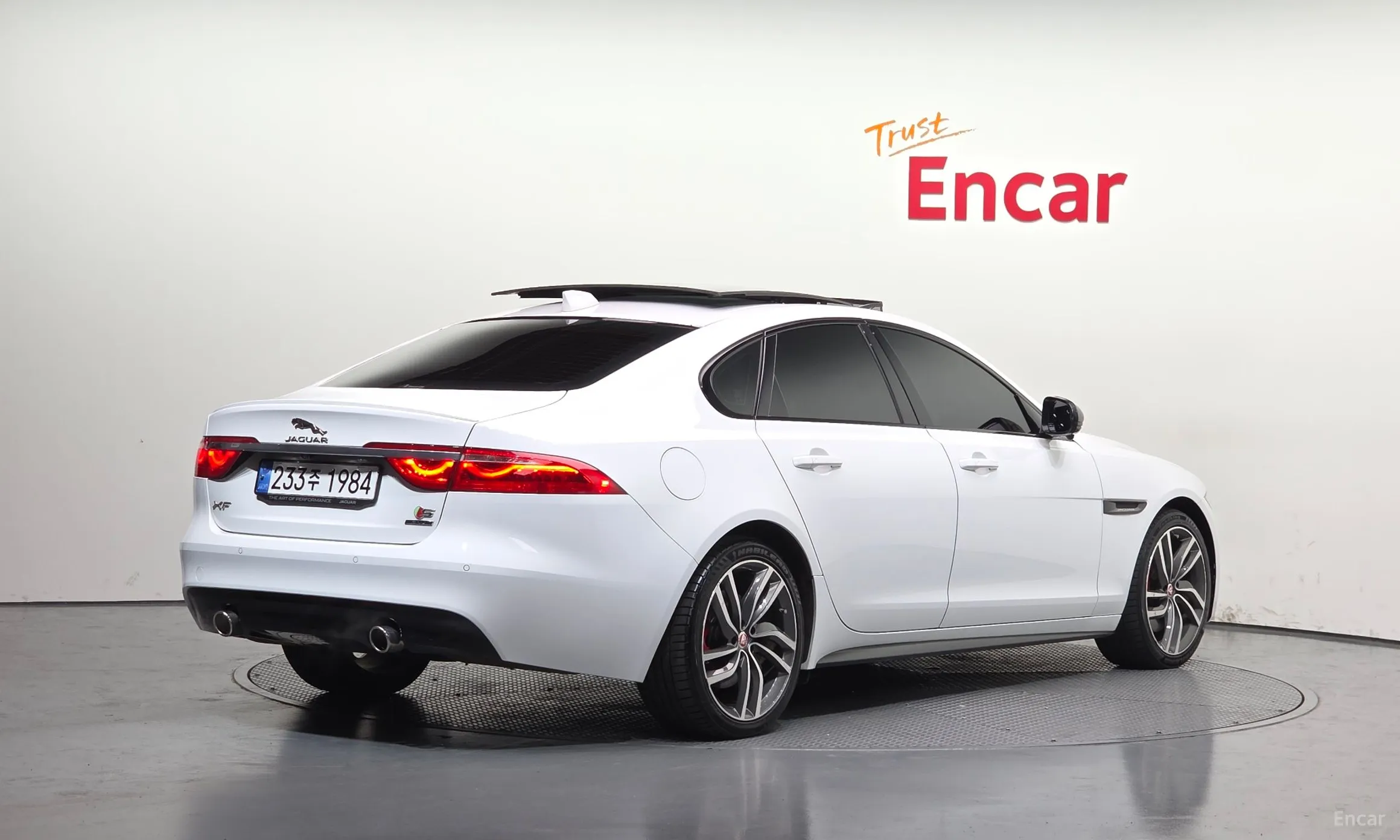 Jaguar XF (x260)