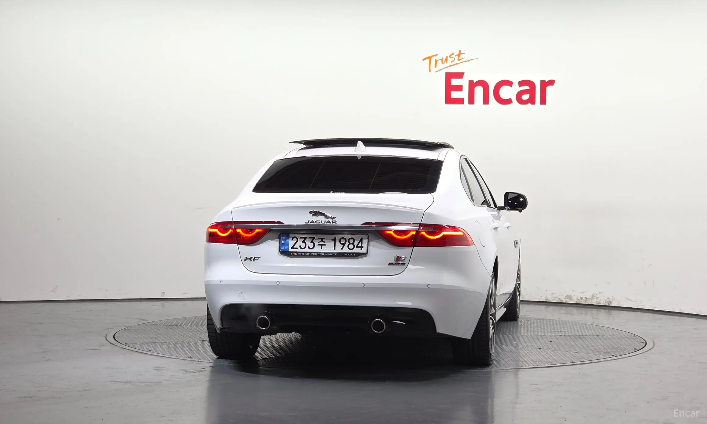 Jaguar XF (x260) превью 4