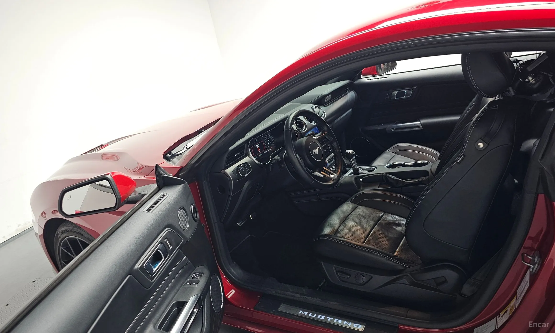 Ford Mustang превью 10