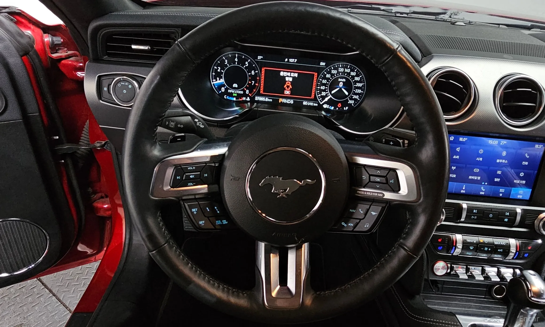 Ford Mustang превью 13
