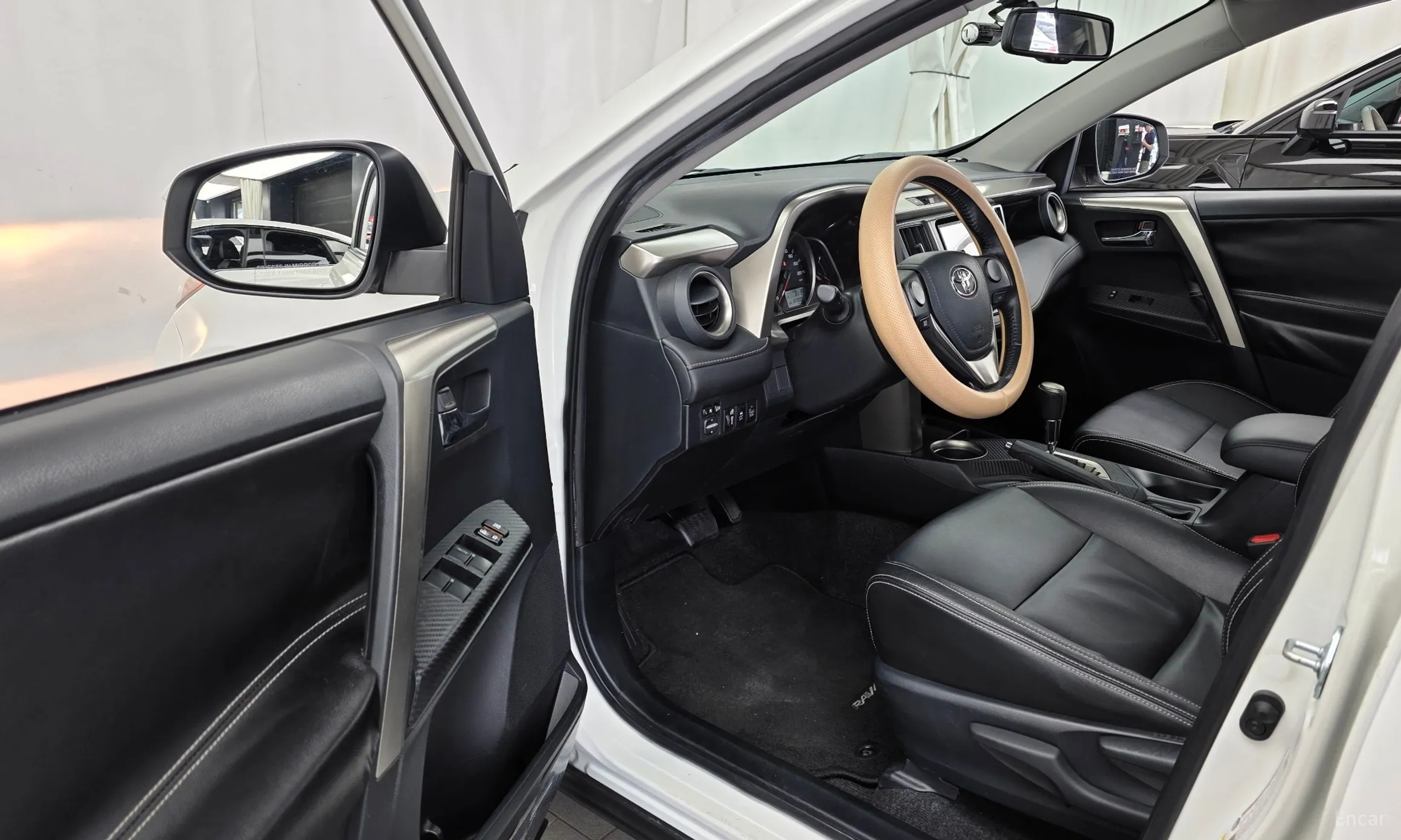 Toyota RAV4 превью 10