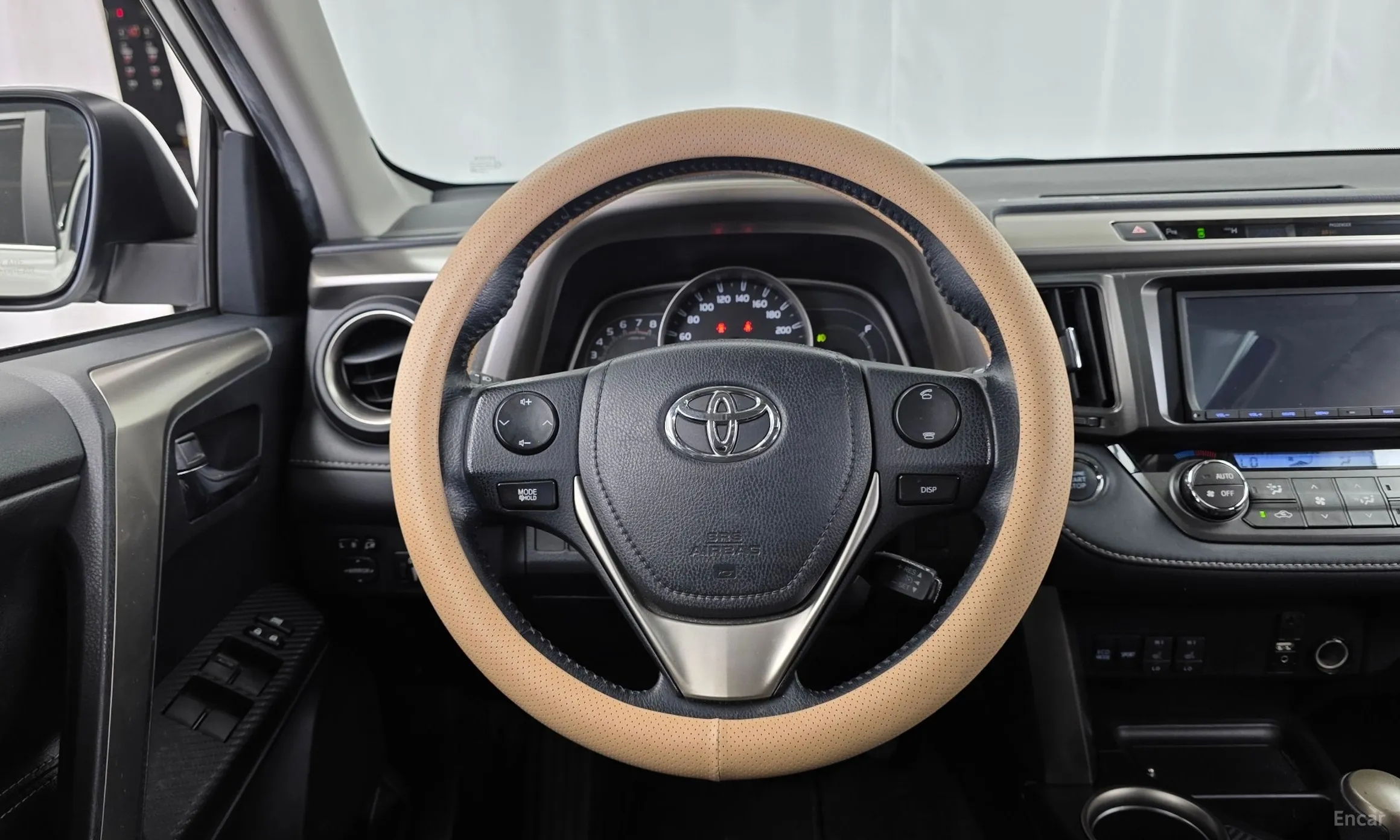 Toyota RAV4 превью 12