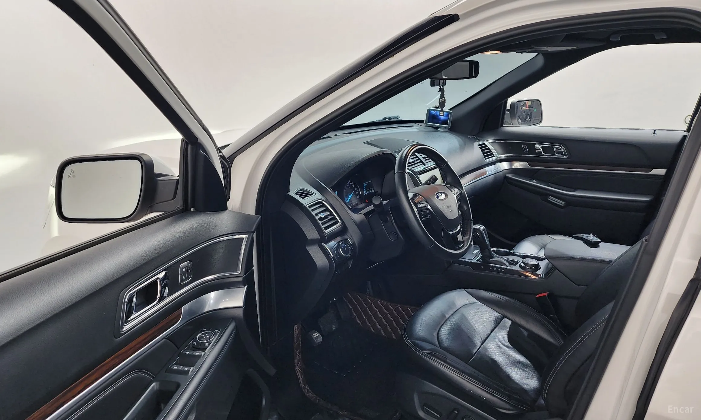 Ford Explorer превью 10