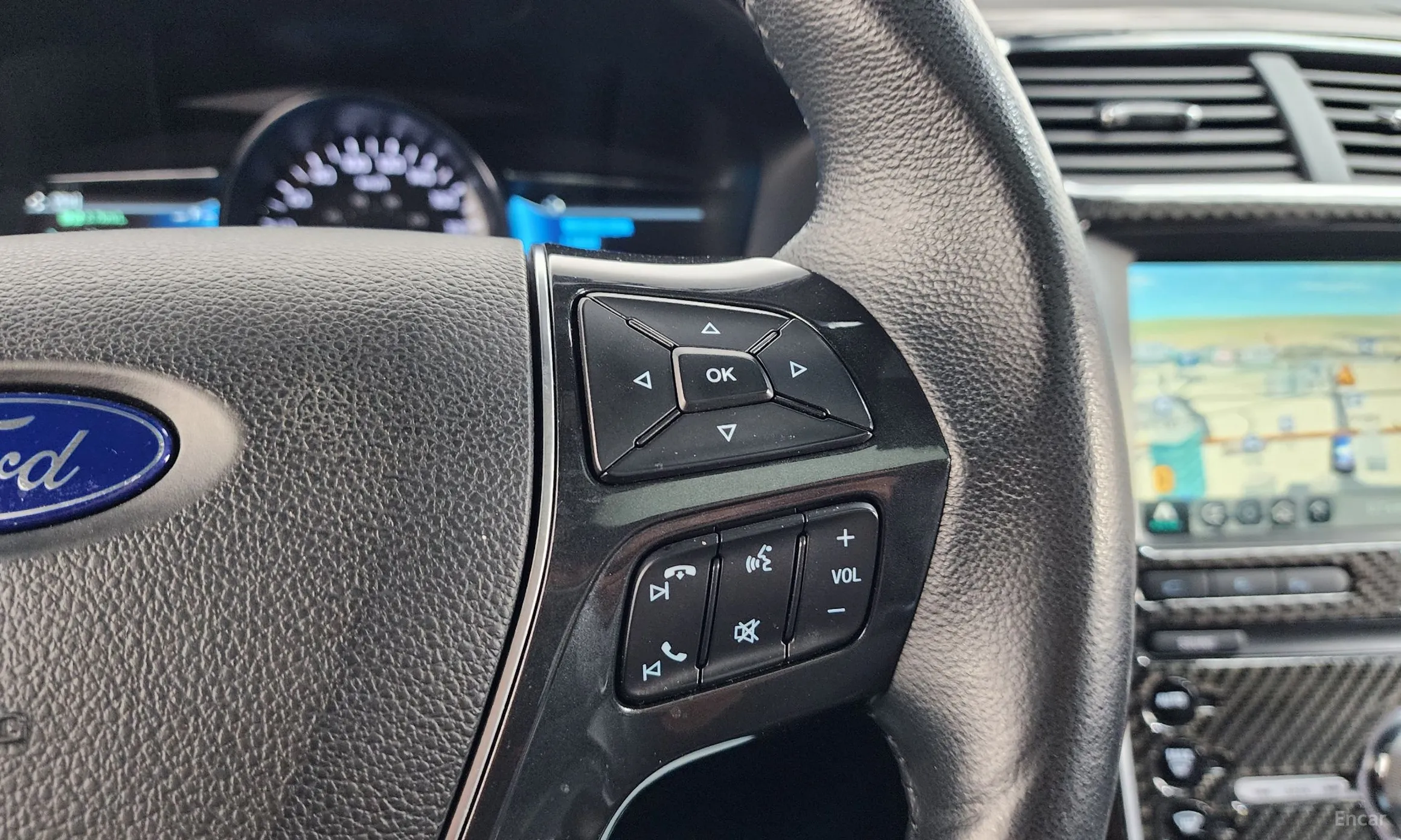 Ford Explorer превью 17