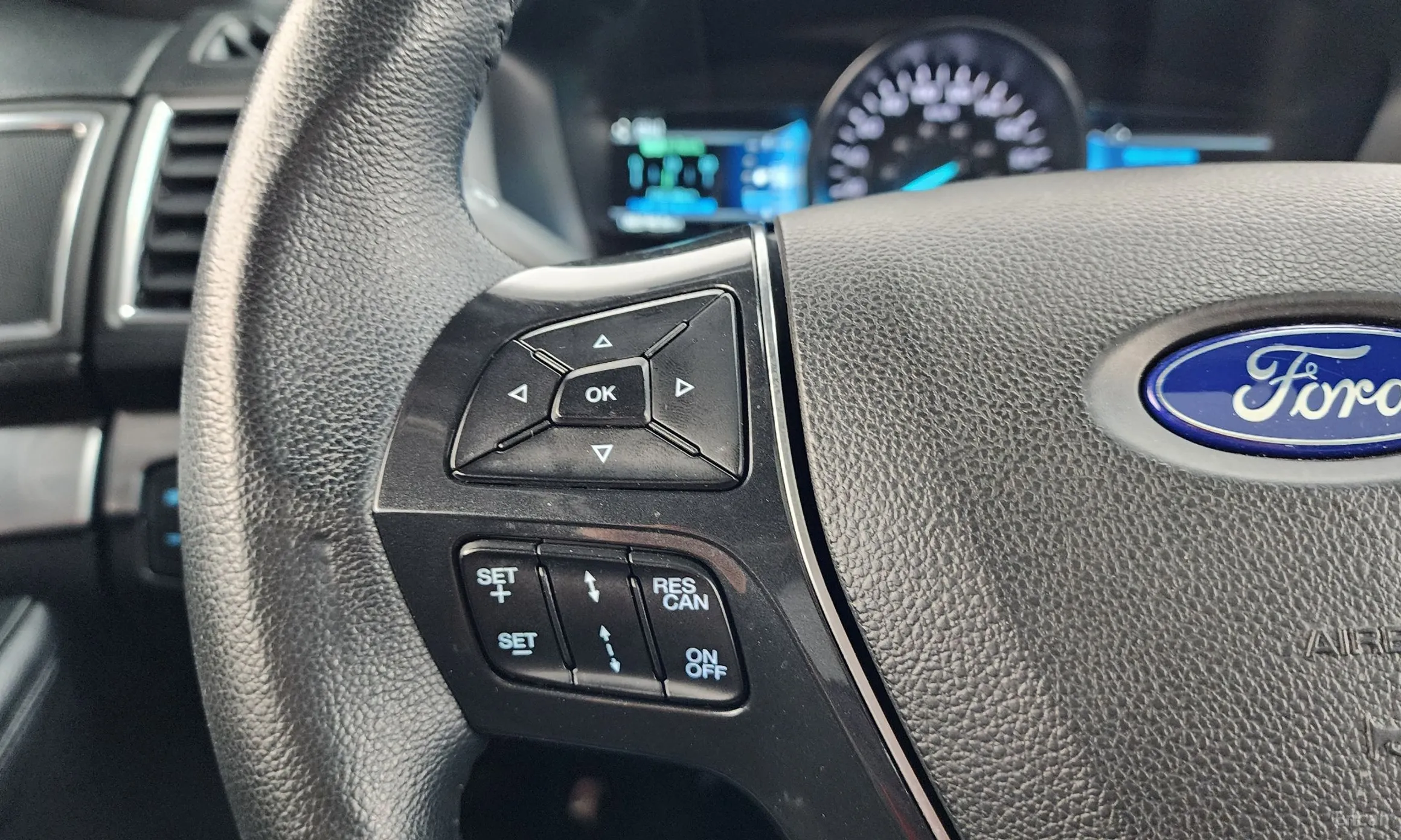 Ford Explorer превью 18